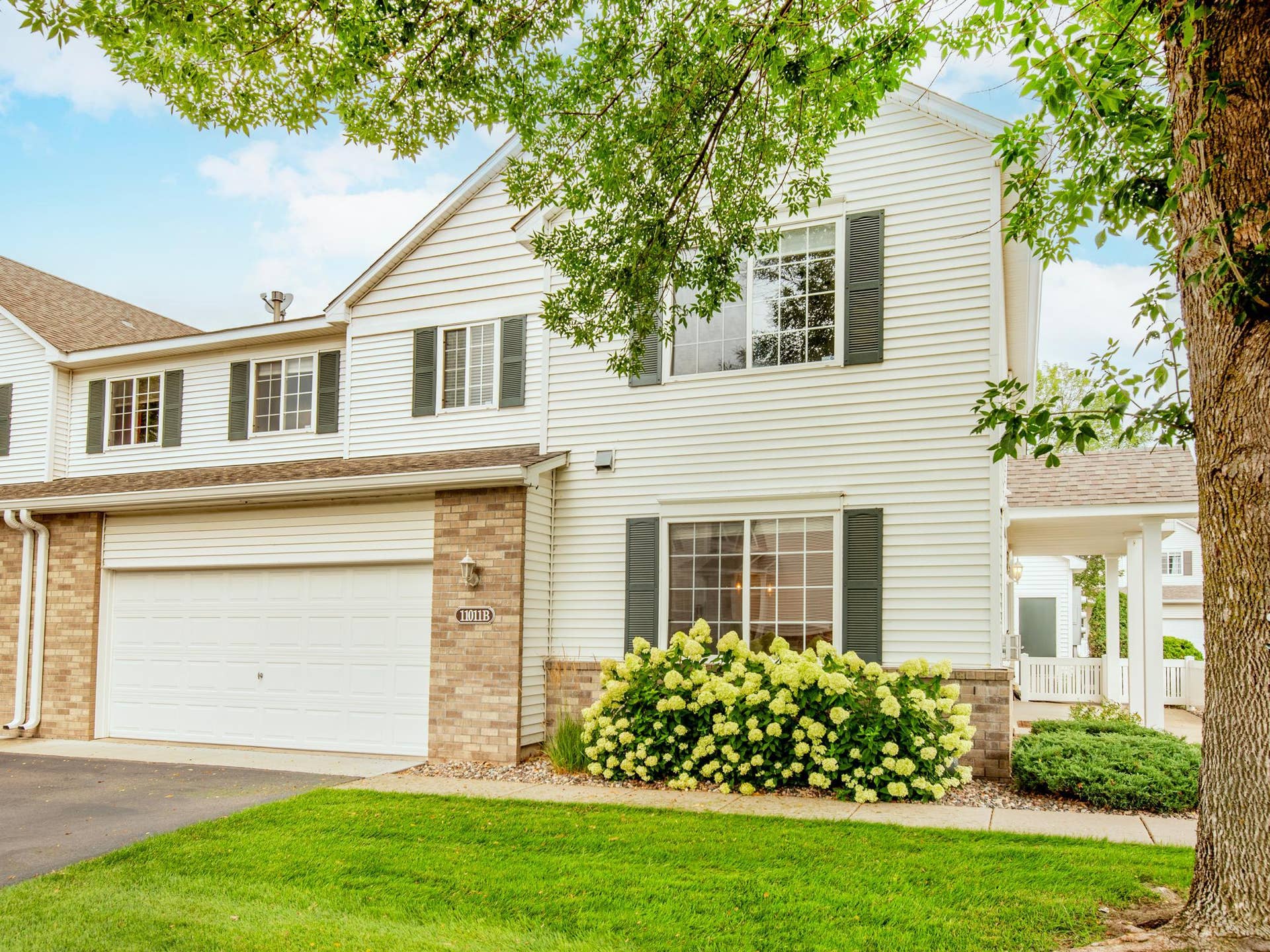 11011 Oak Grove Circle, #B, Woodbury, MN 55129 Two Car Garage