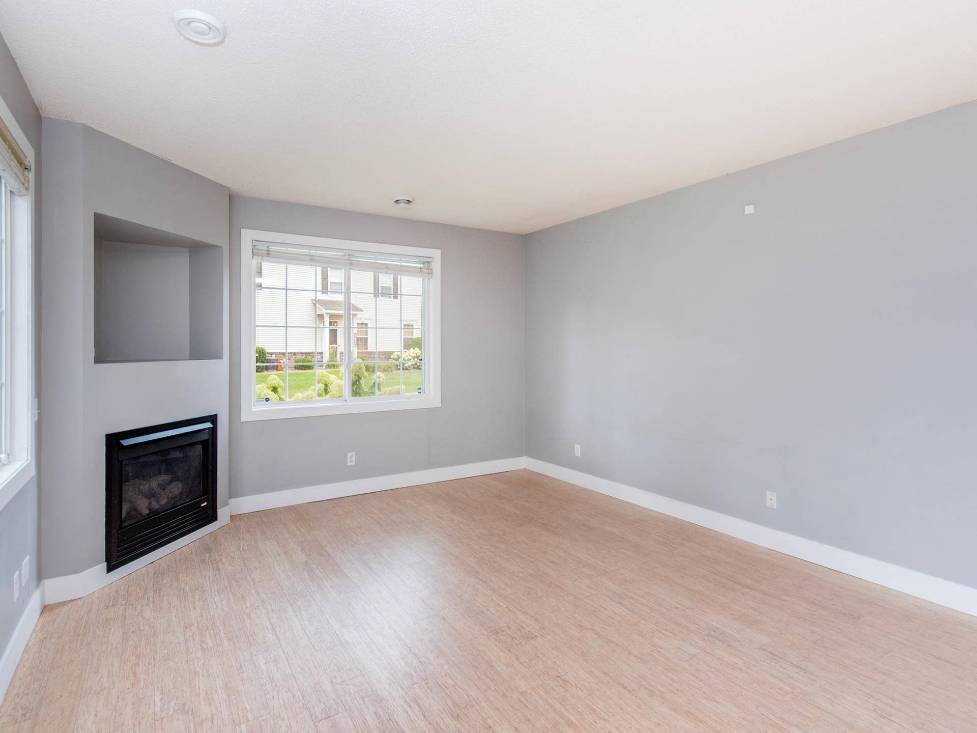 11011 Oak Grove Circle, #B, Woodbury, MN 55129 Large living room