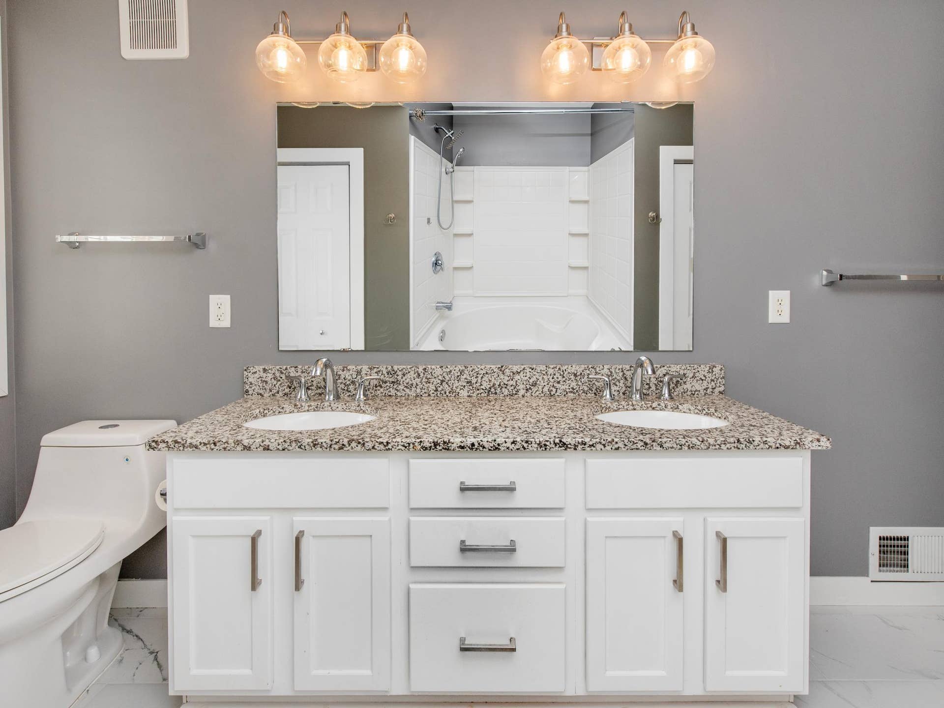 11011 Oak Grove Circle, #B, Woodbury, MN 55129 Double sinks