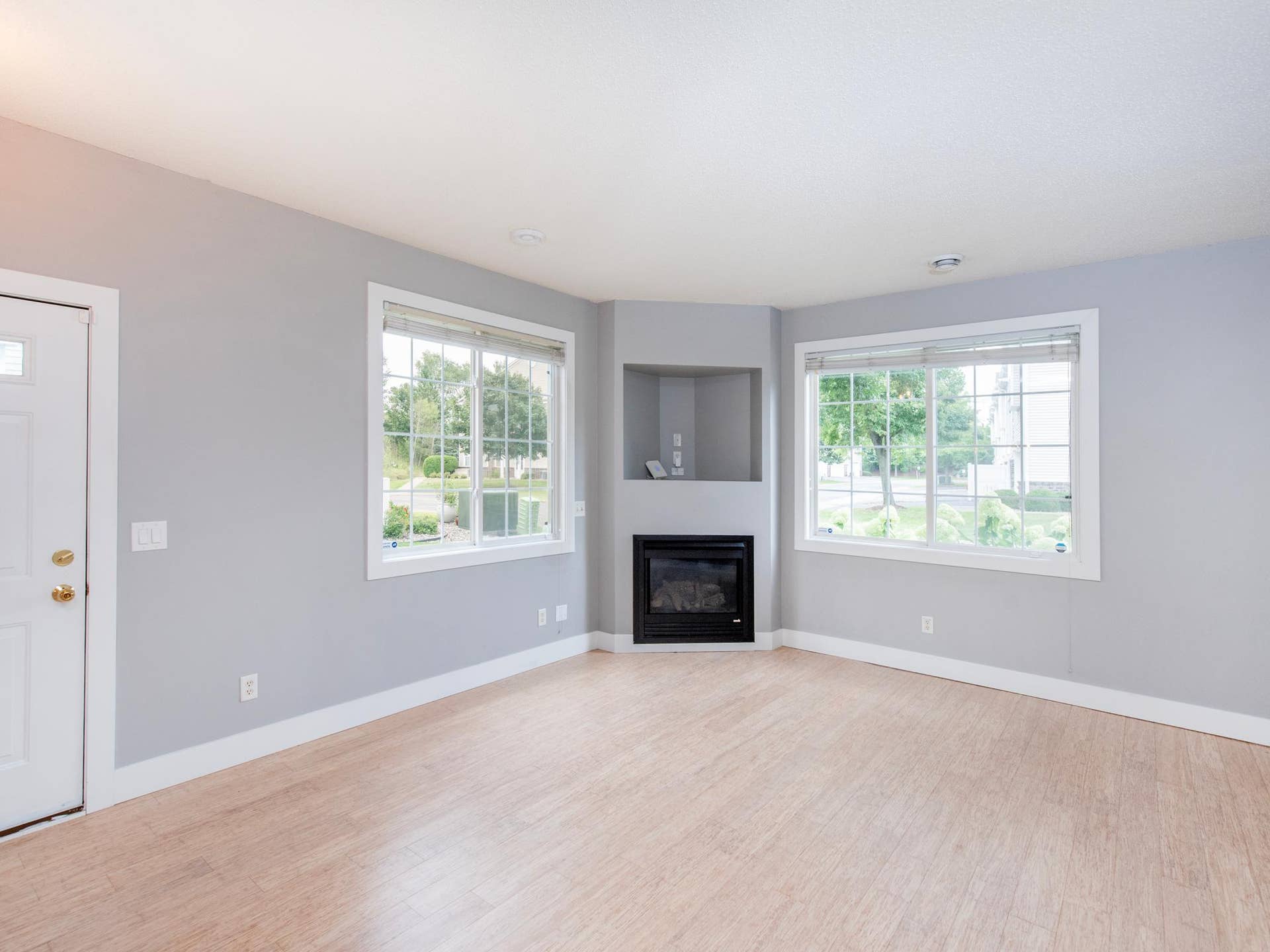 11011 Oak Grove Circle, #B, Woodbury, MN 55129 Natural light