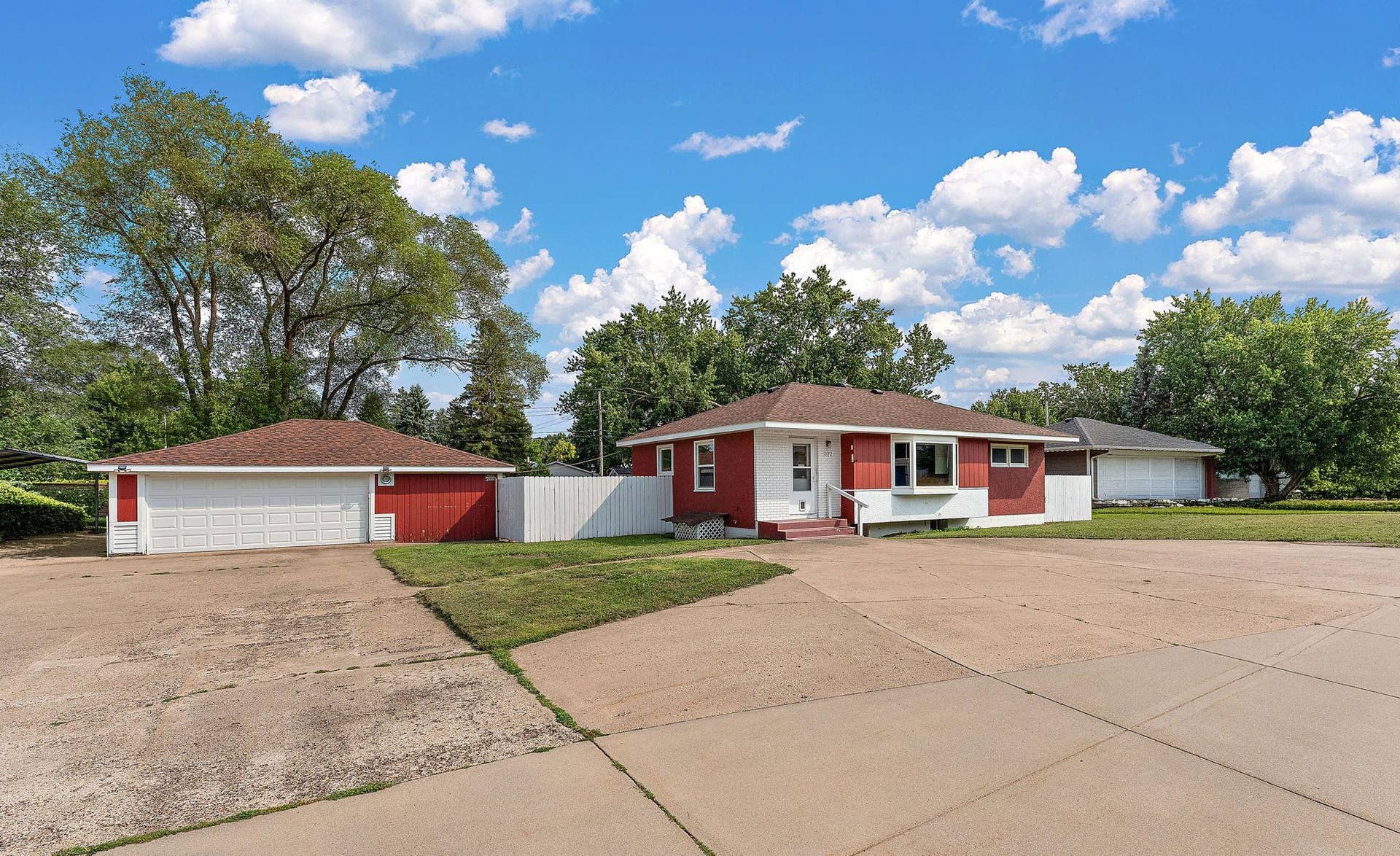 2132 Atlantic Street, Maplewood, MN 55109