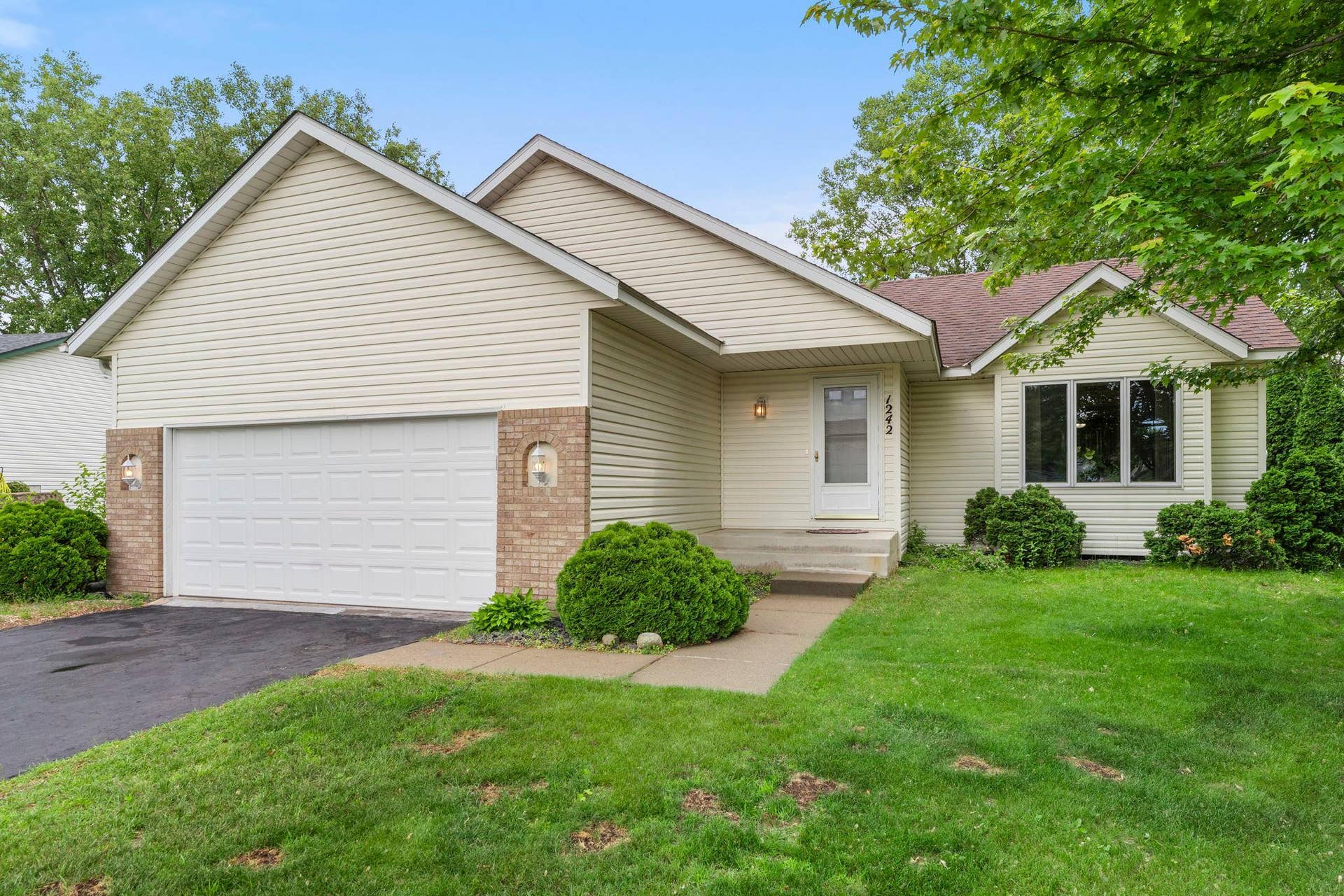 1242 Myrtle Street N, Maplewood, MN 55119 1242 Myrtle St N Maplewood on a quiet dead end cul-de-sac