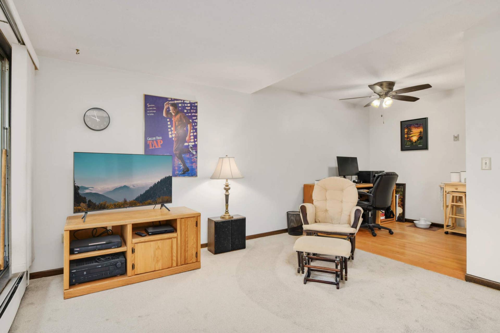 4201 Lakeside Avenue N, #113, Brooklyn Center, MN 55429 Spacious dining/flex area adjacent to the kitchen offers room for dining, a home office, or additional living space.