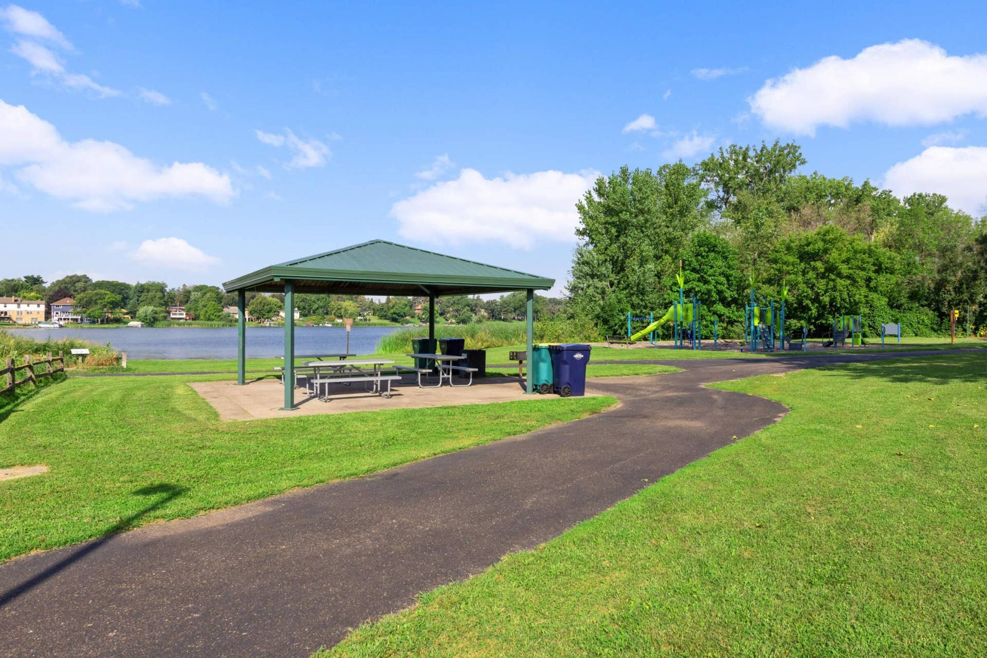 4201 Lakeside Avenue N, #113, Brooklyn Center, MN 55429 Covered picnic pavilion overlooking Twin Lake provides the perfect setting for gatherings and outdoor meals.