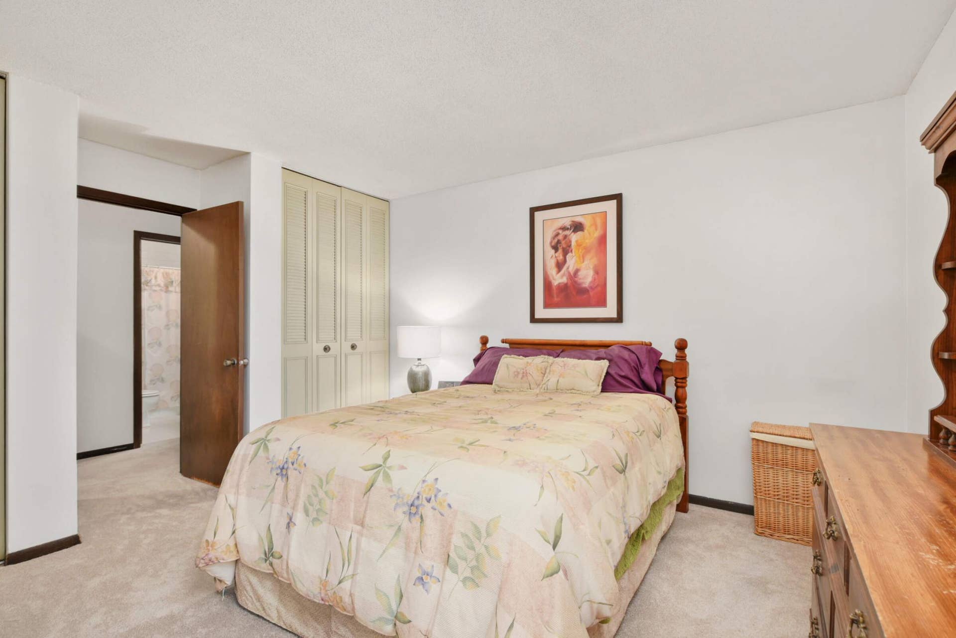 4201 Lakeside Avenue N, #113, Brooklyn Center, MN 55429 A bright and inviting primary suite featuring abundant closet space and a comfortable, relaxing atmosphere.