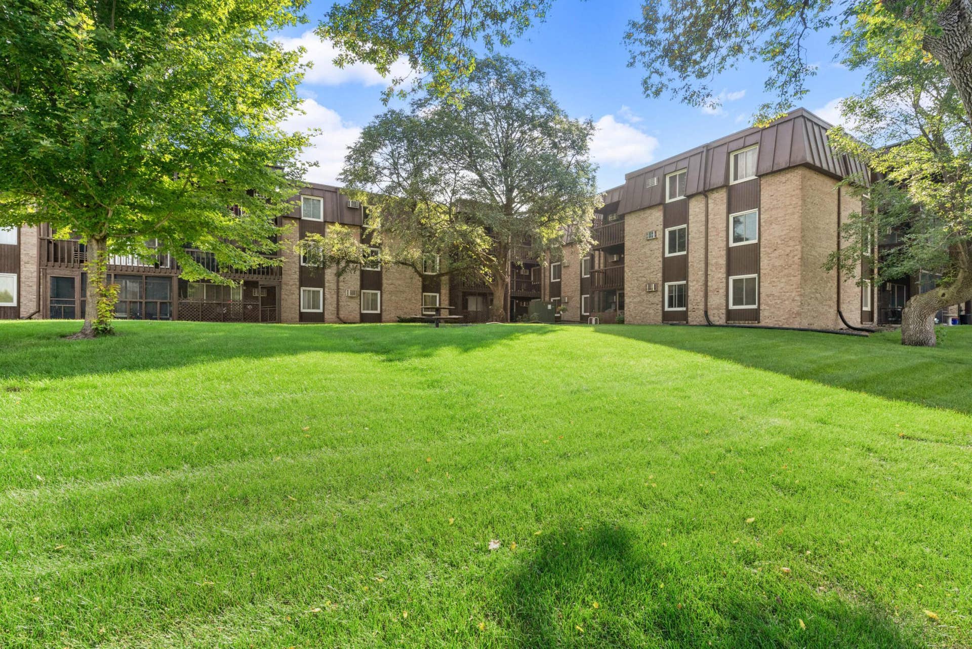 4201 Lakeside Avenue N, #113, Brooklyn Center, MN 55429 Beautifully landscaped grounds provide expansive green space, mature trees, and a peaceful park-like setting.