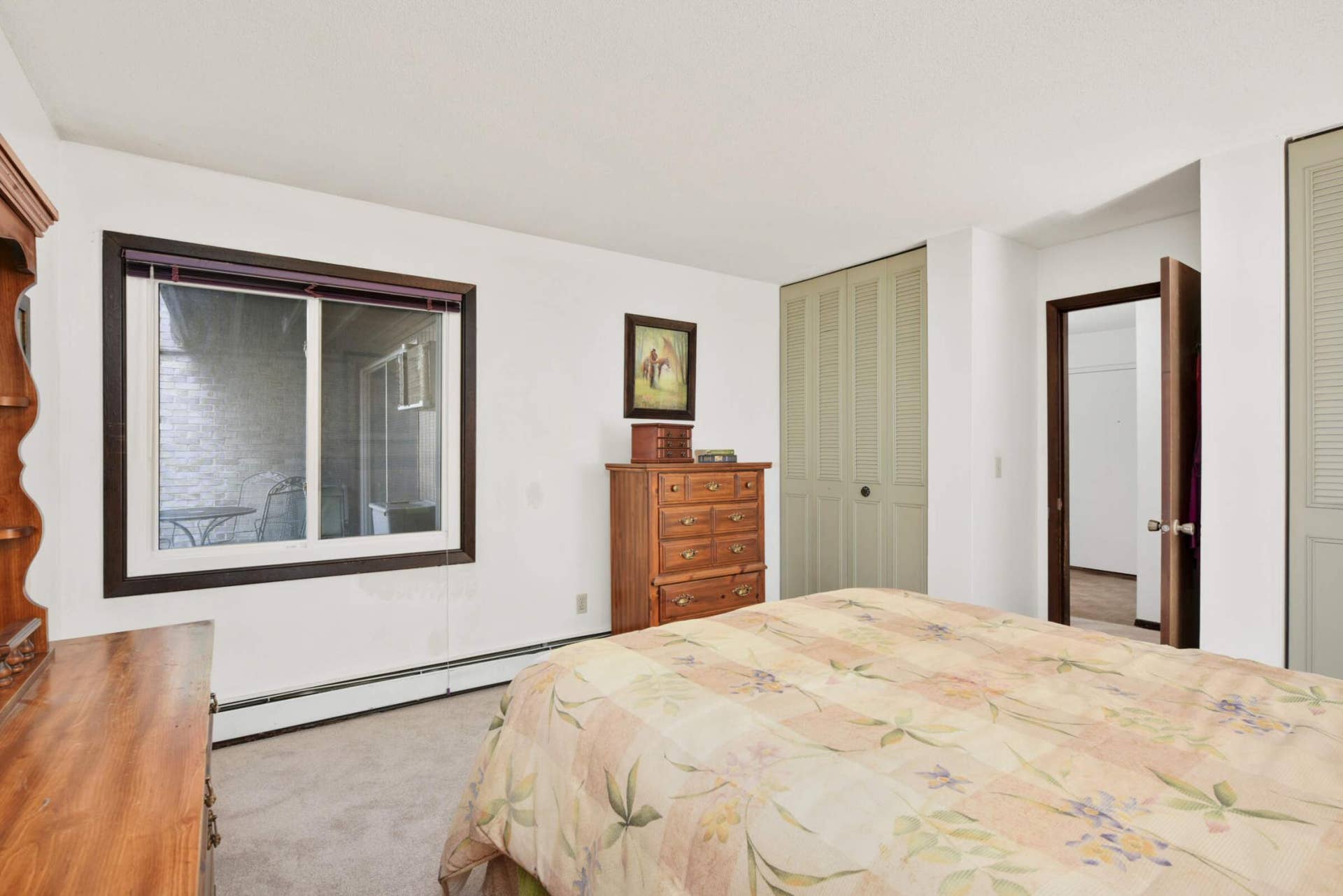 4201 Lakeside Avenue N, #113, Brooklyn Center, MN 55429 Large bedroom with oversized window, excellent natural light, and convenient access to the adjoining bath.