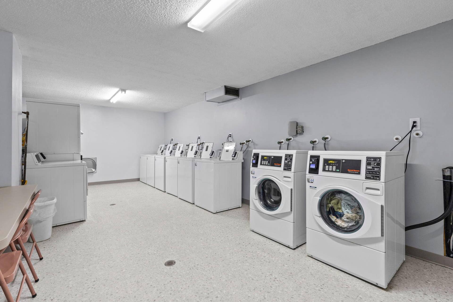 4201 Lakeside Avenue N, #214, Brooklyn Center, MN 55429 Community laundry room offering convenient access to on-site laundry facilities.