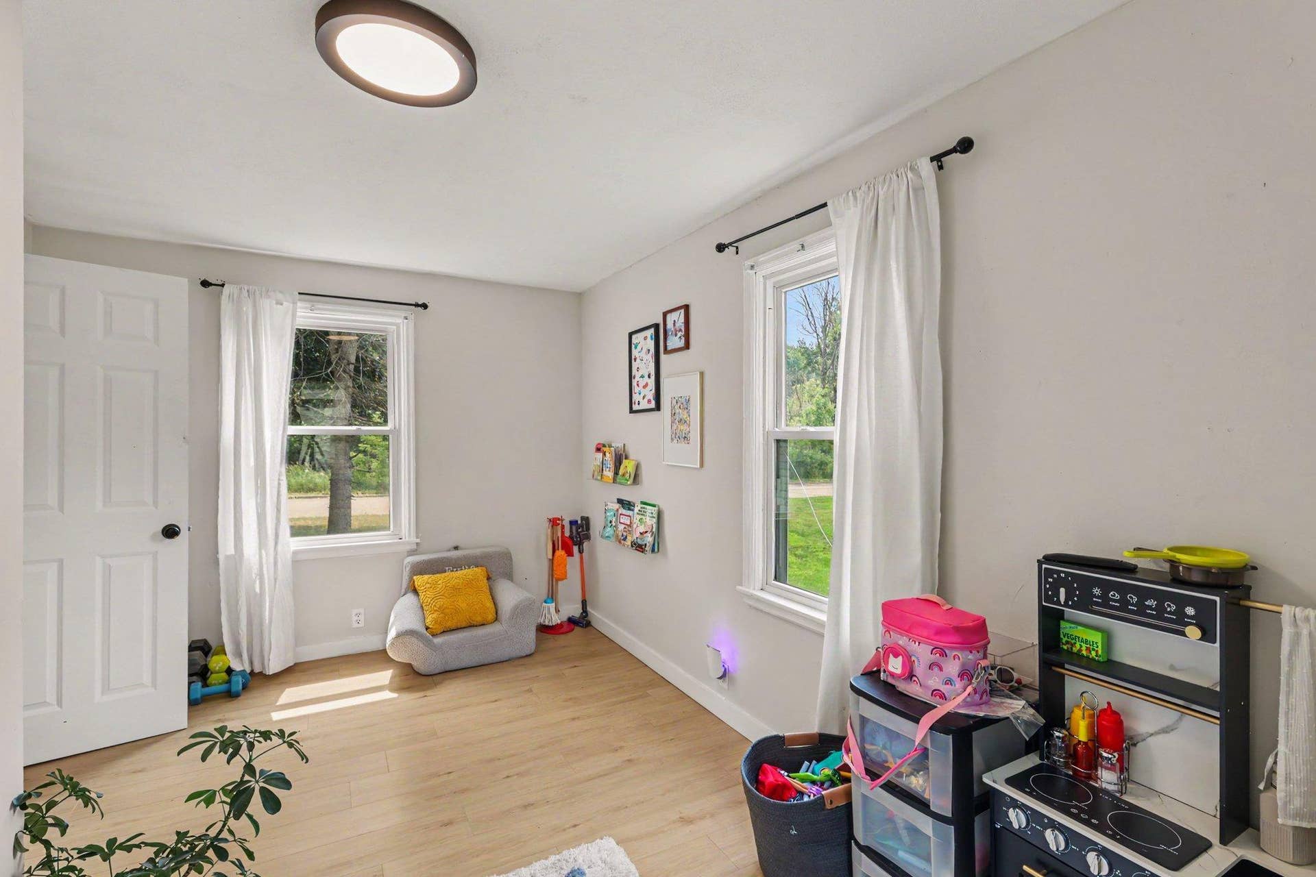 6356 48th Street N, Oakdale, MN 55128 Currently being used as a playroom