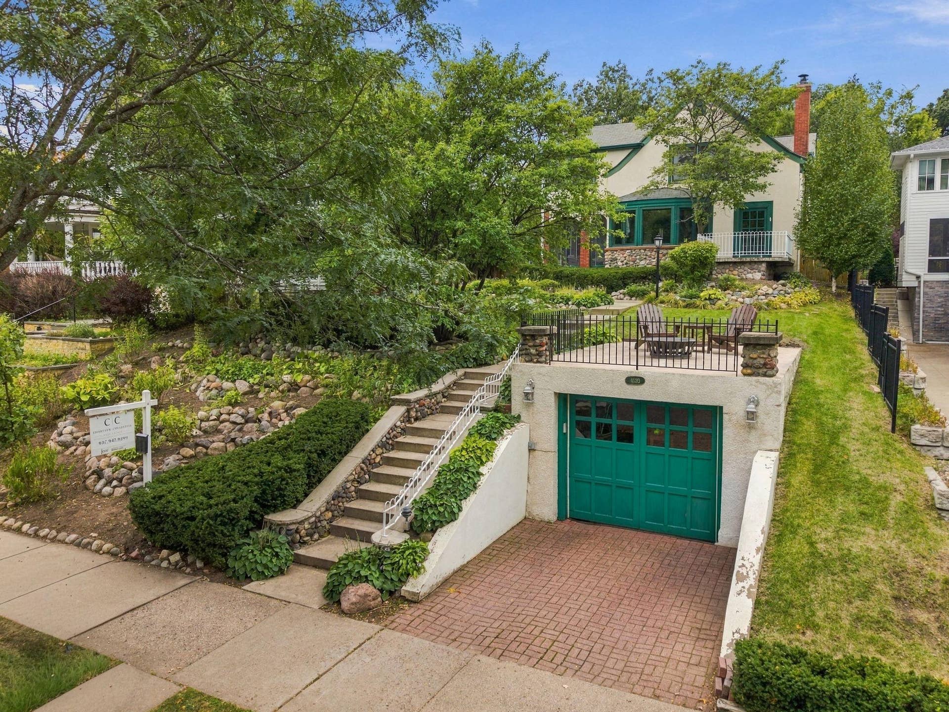 4120 Queen Avenue S, 42, Minneapolis, MN 55410 The kind of front yard that makes you slow down on the way to the door.