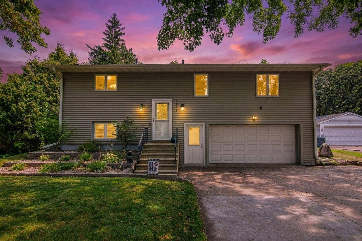 5919 Oldfield Avenue N, Stillwater, MN 55082 5919 Oldfield Ave N, Stillwater, MN Twilight-1.jpg