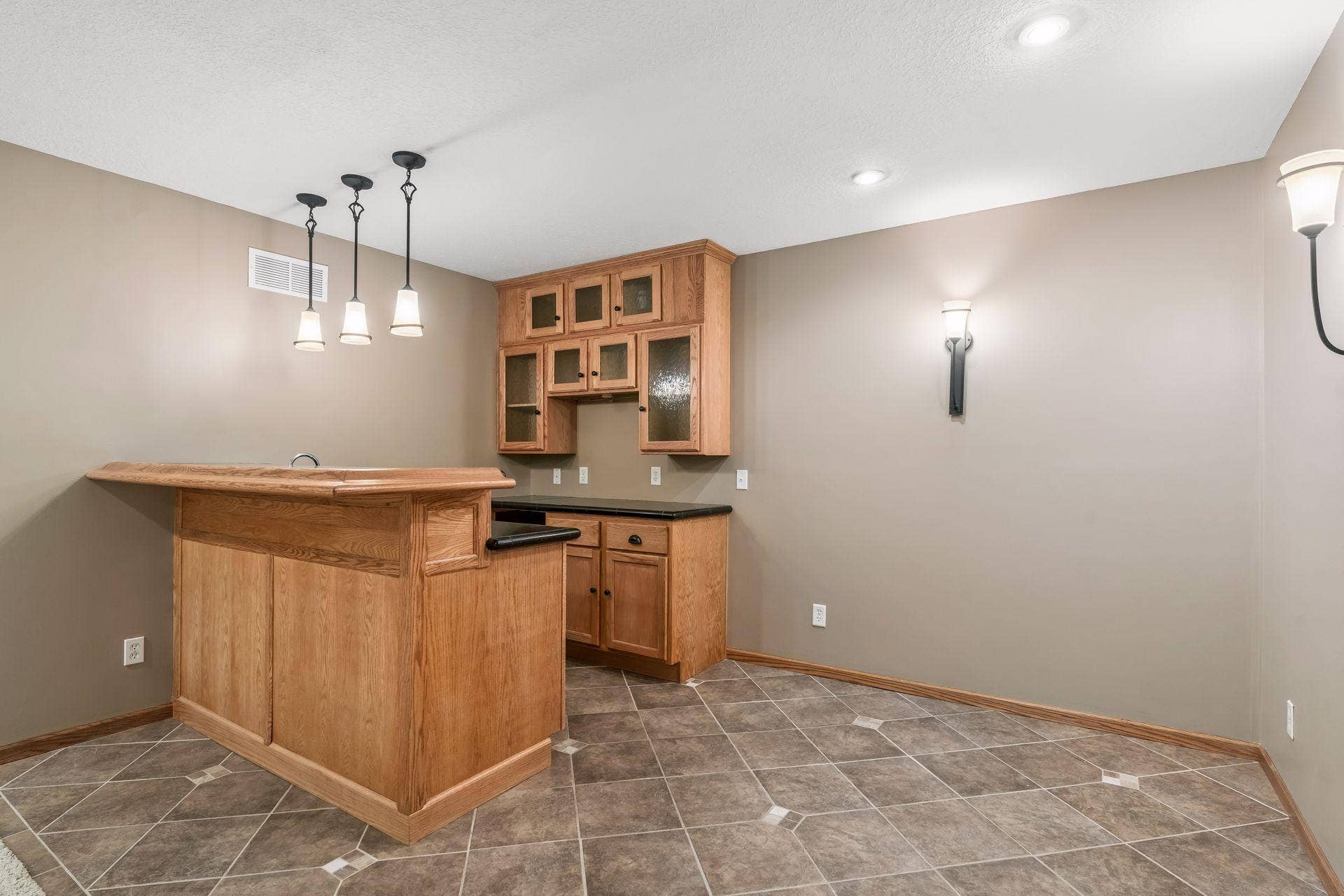 16393 78th Avenue N, Maple Grove, MN 55311 Lower level