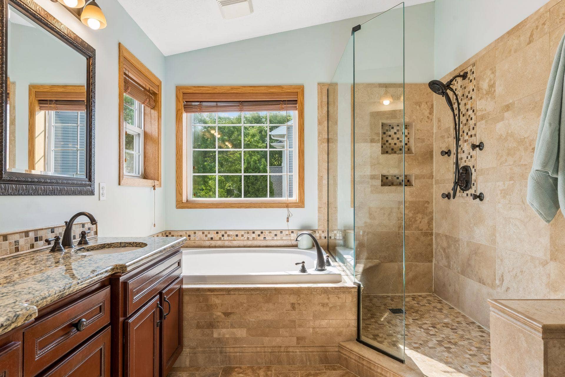 16393 78th Avenue N, Maple Grove, MN 55311 En Suite