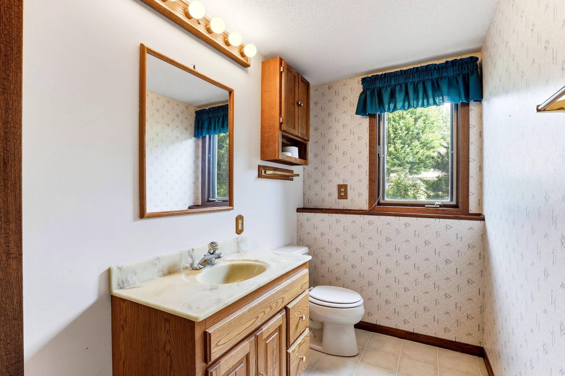 525 Lakewood Drive S, Maplewood, MN 55119 23-web-or-mls-525-Lakewood-Dr-S-23.jpg