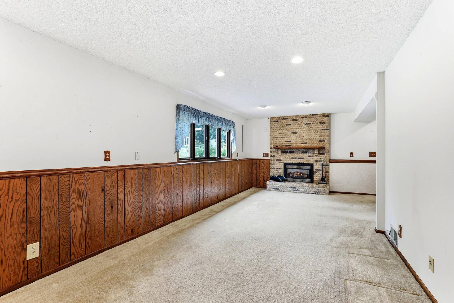 525 Lakewood Drive S, Maplewood, MN 55119 21-web-or-mls-525-Lakewood-Dr-S-21.jpg
