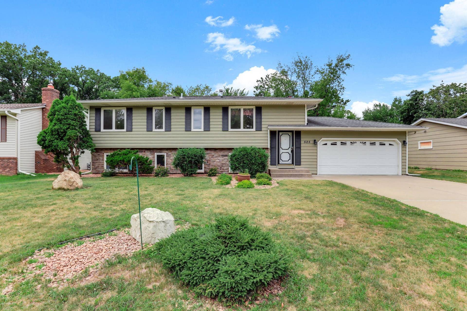 525 Lakewood Drive S, Maplewood, MN 55119 1-web-or-mls-525-Lakewood-Dr-S-01.jpg