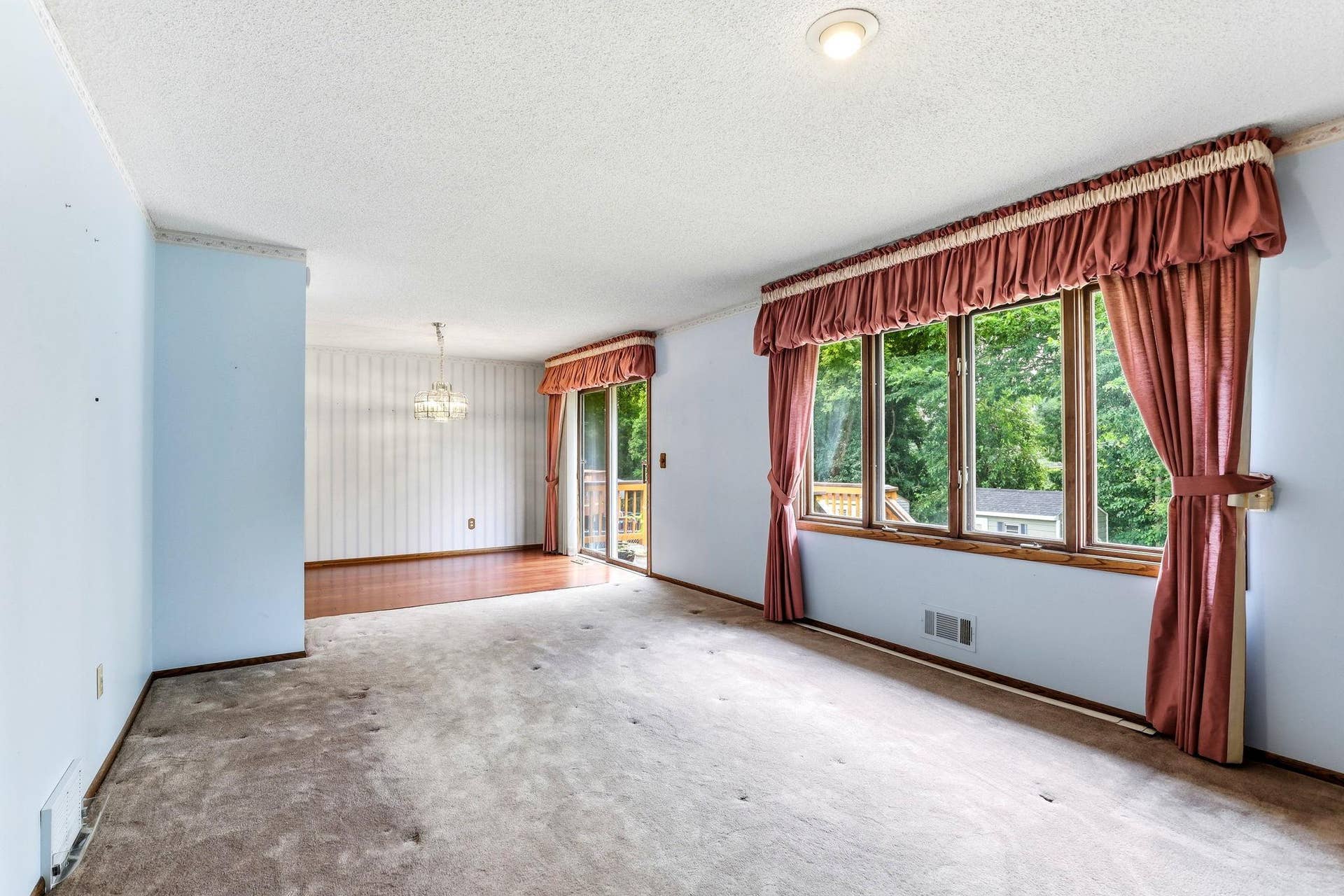 525 Lakewood Drive S, Maplewood, MN 55119 4-web-or-mls-525-Lakewood-Dr-S-04.jpg