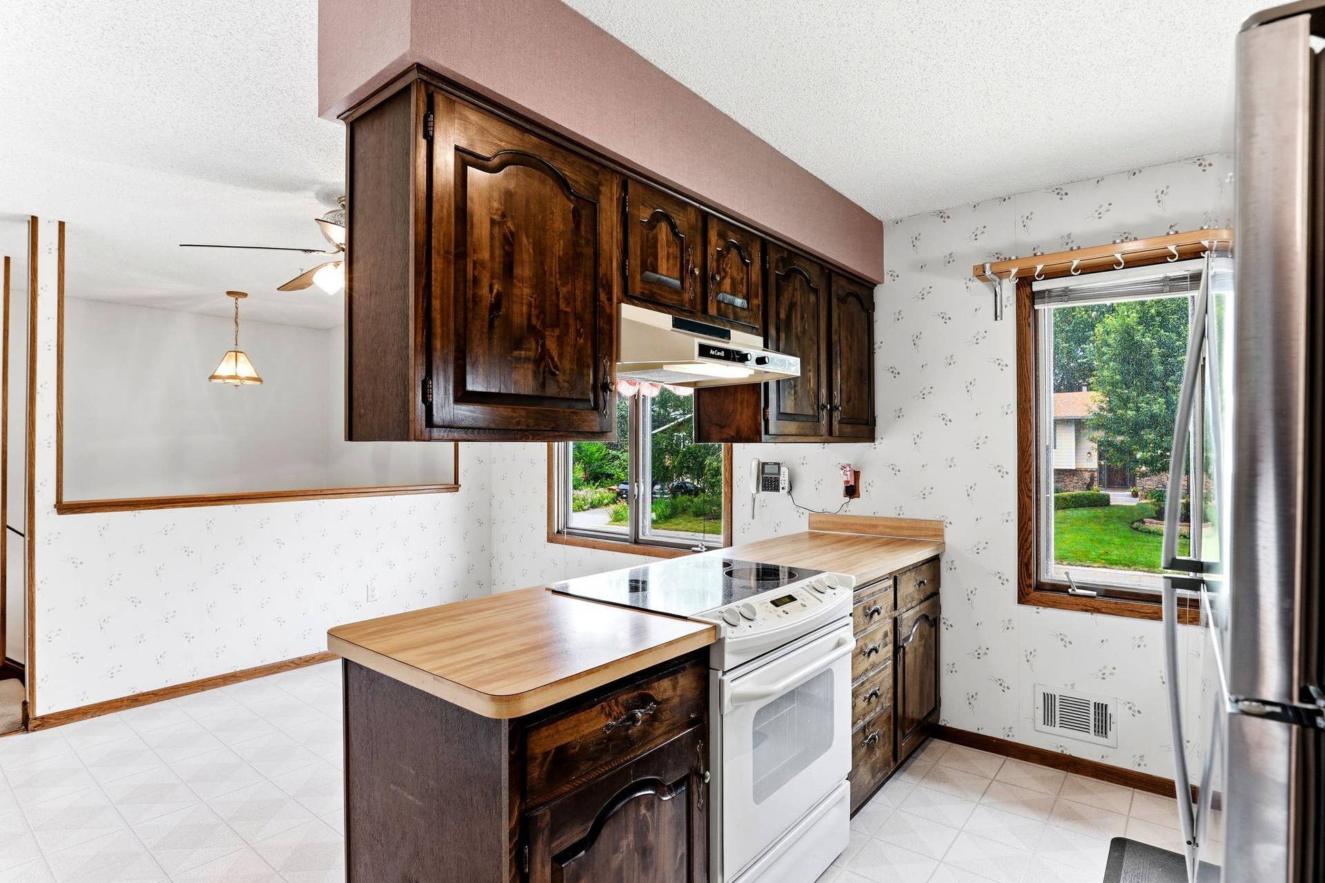 525 Lakewood Drive S, Maplewood, MN 55119 13-web-or-mls-525-Lakewood-Dr-S-13.jpg