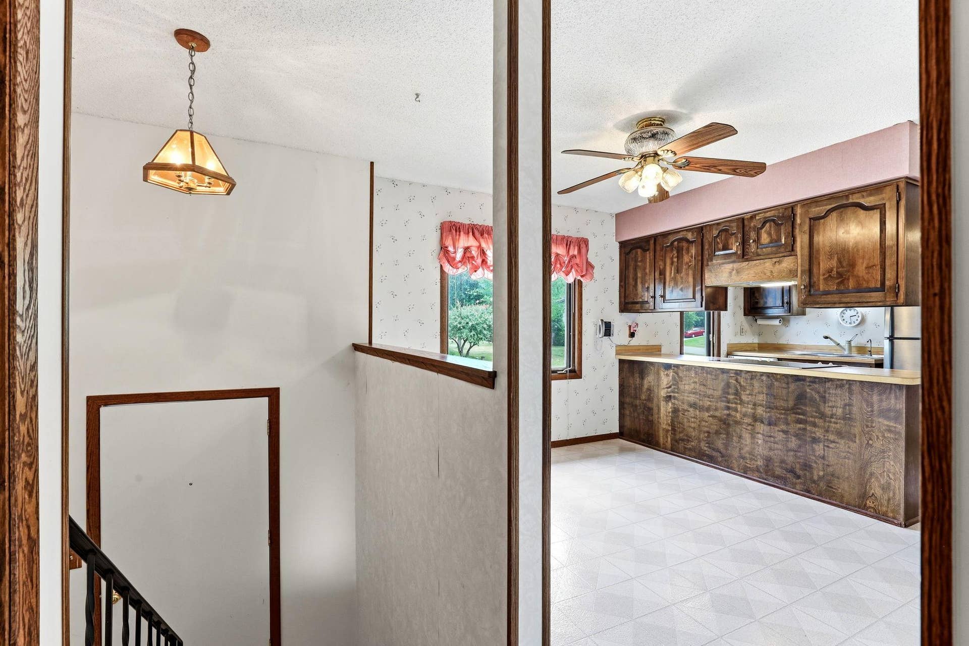 525 Lakewood Drive S, Maplewood, MN 55119 19-web-or-mls-525-Lakewood-Dr-S-19.jpg