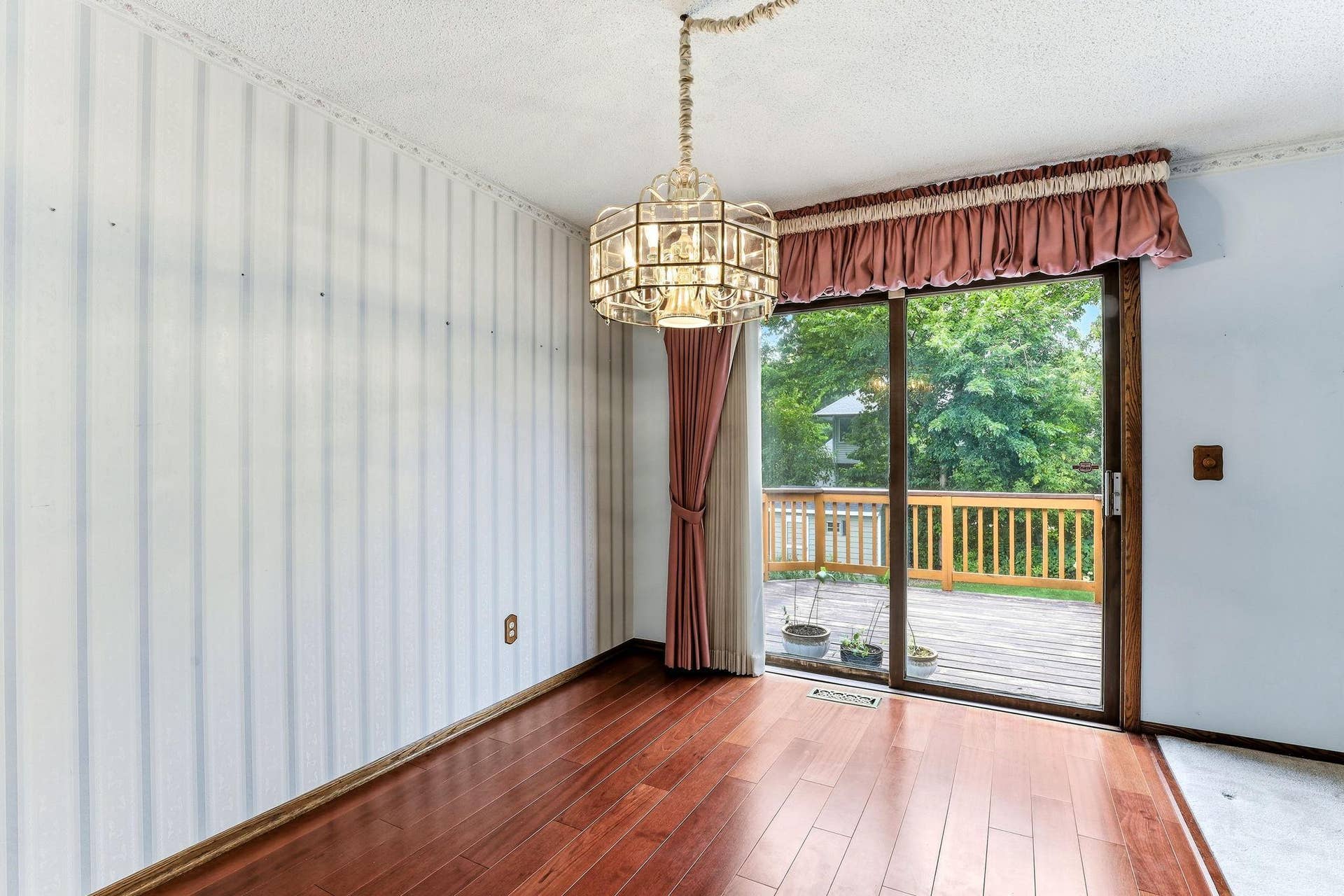 525 Lakewood Drive S, Maplewood, MN 55119 7-web-or-mls-525-Lakewood-Dr-S-07.jpg