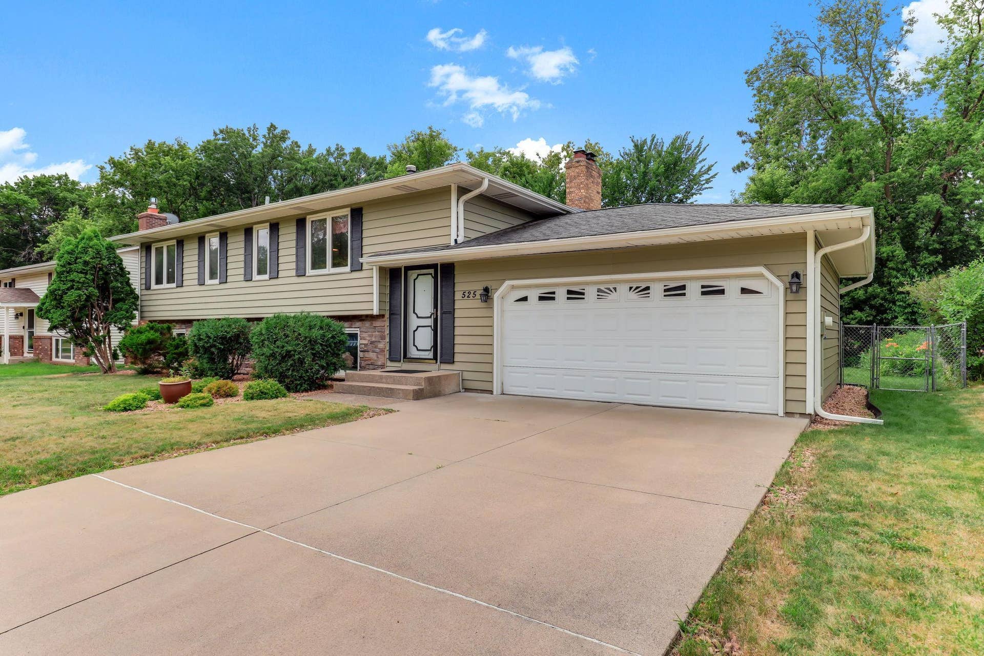 525 Lakewood Drive S, Maplewood, MN 55119 2-web-or-mls-525-Lakewood-Dr-S-02.jpg
