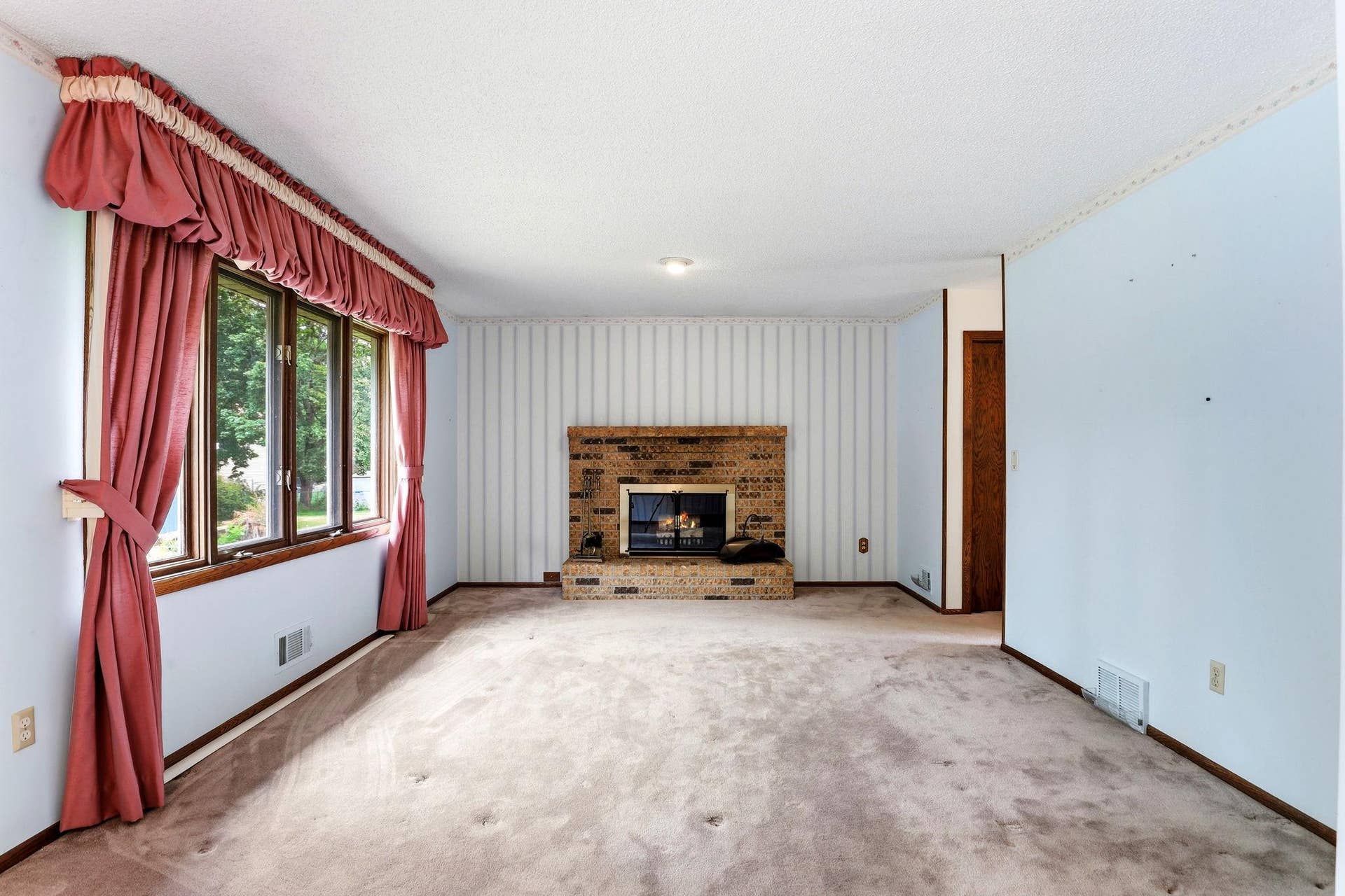 525 Lakewood Drive S, Maplewood, MN 55119 5-web-or-mls-525-Lakewood-Dr-S-05.jpg
