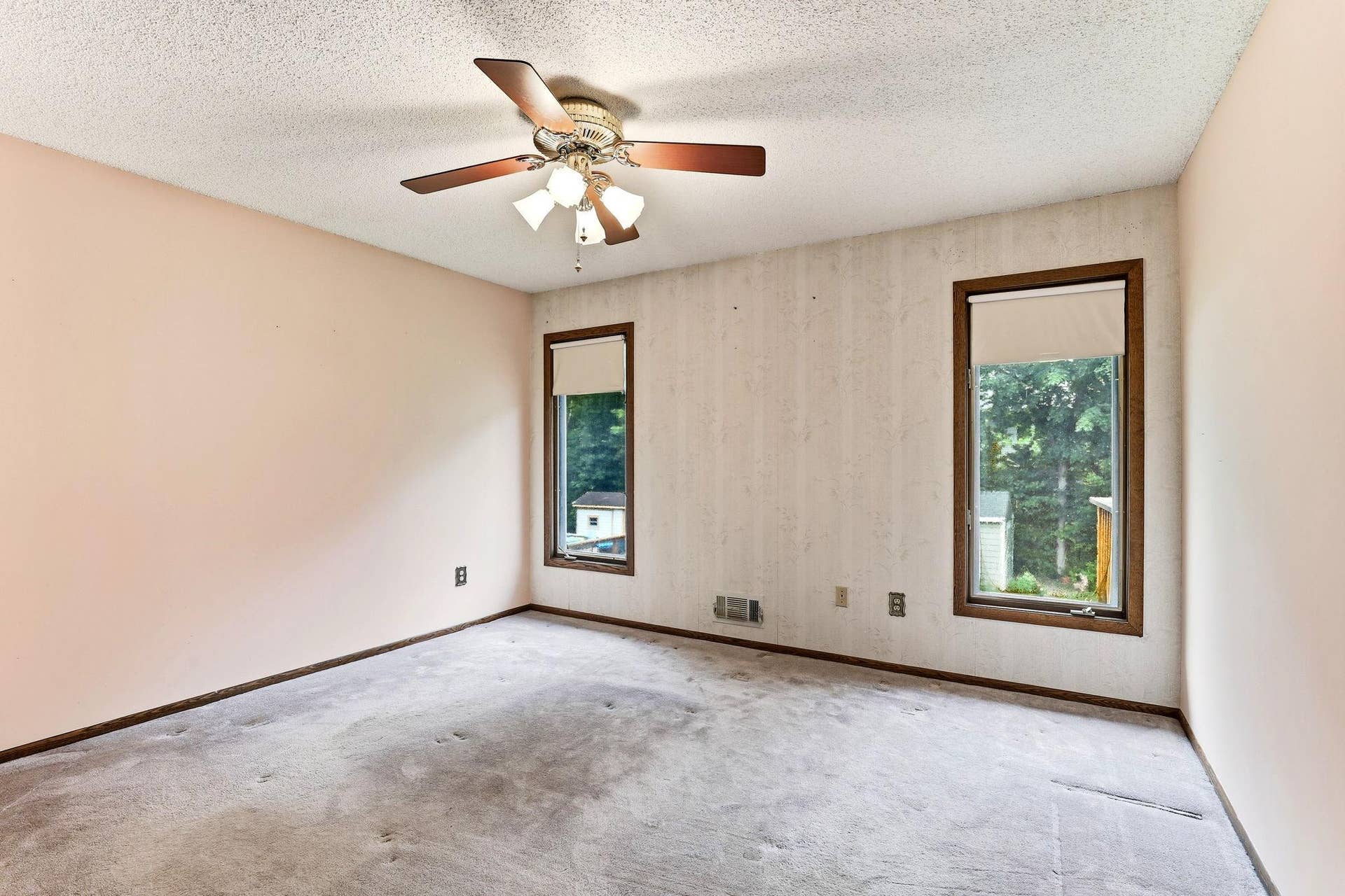 525 Lakewood Drive S, Maplewood, MN 55119 16-web-or-mls-525-Lakewood-Dr-S-16.jpg