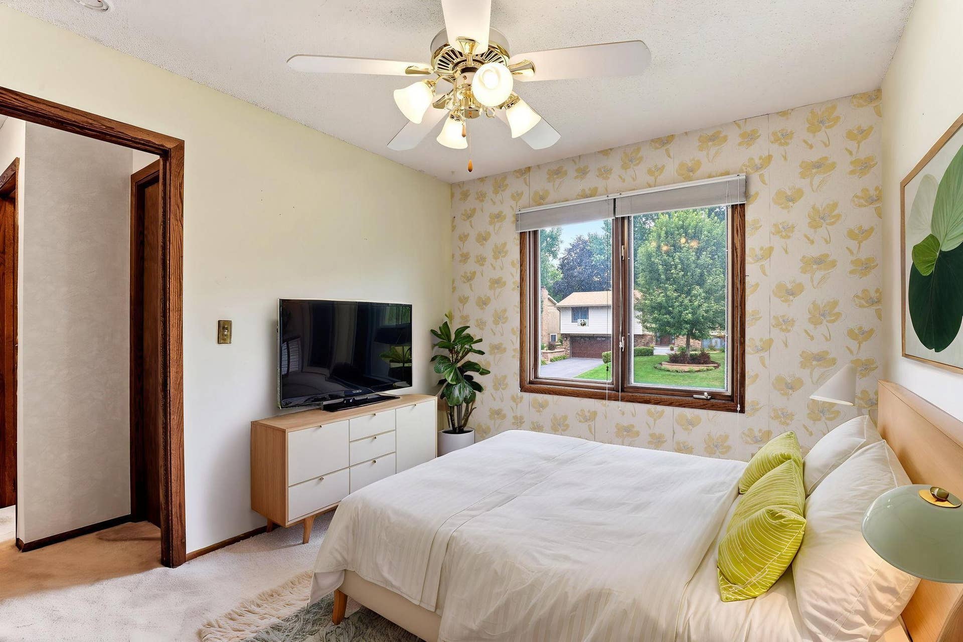 525 Lakewood Drive S, Maplewood, MN 55119 18-web-or-mls-525-Lakewood-Dr-S-14-Staged.jpeg