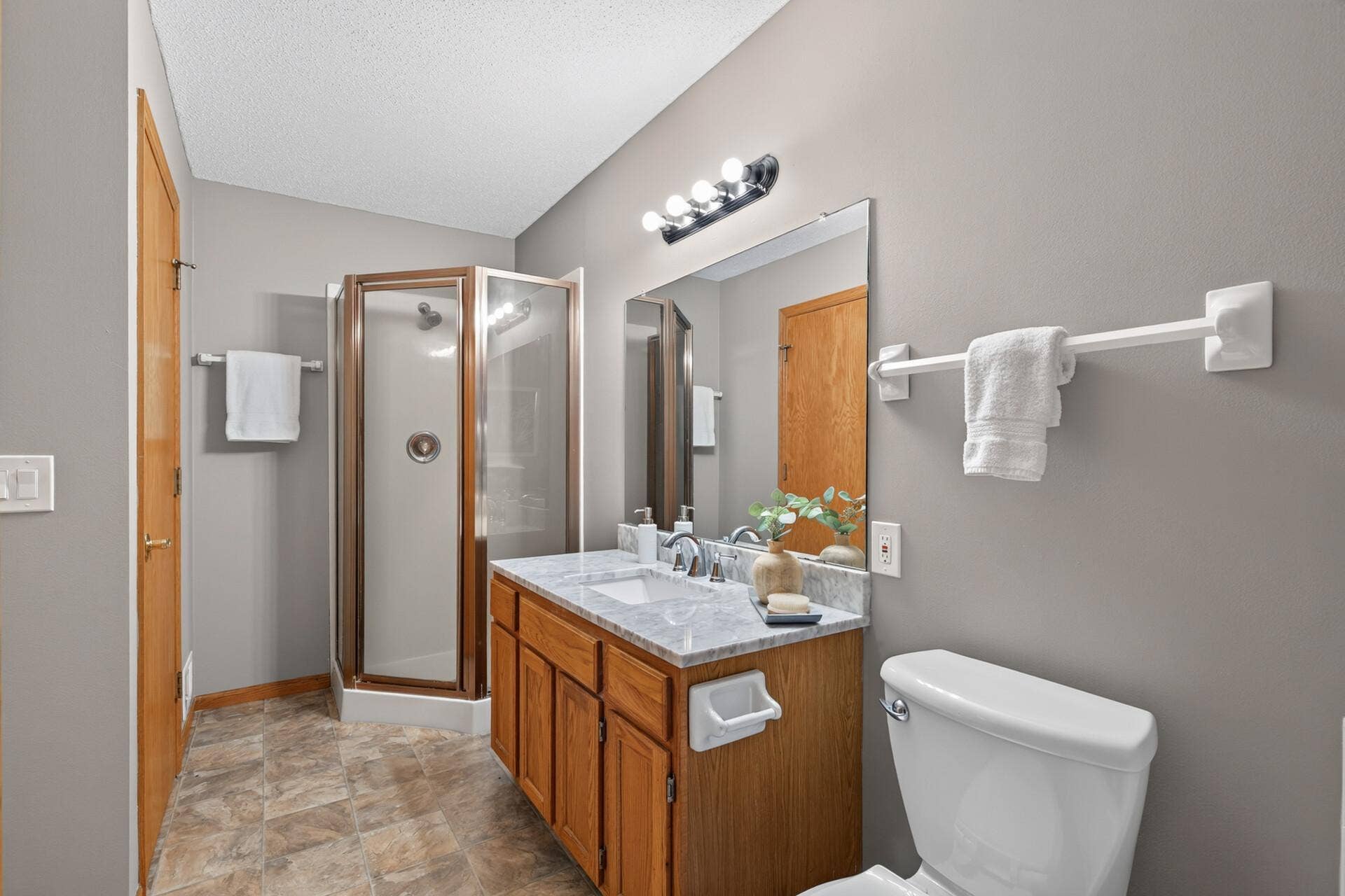 3900 51st Avenue N, Brooklyn Center, MN 55429 3900 51st Avenue N, Brooklyn Center, MN 55429