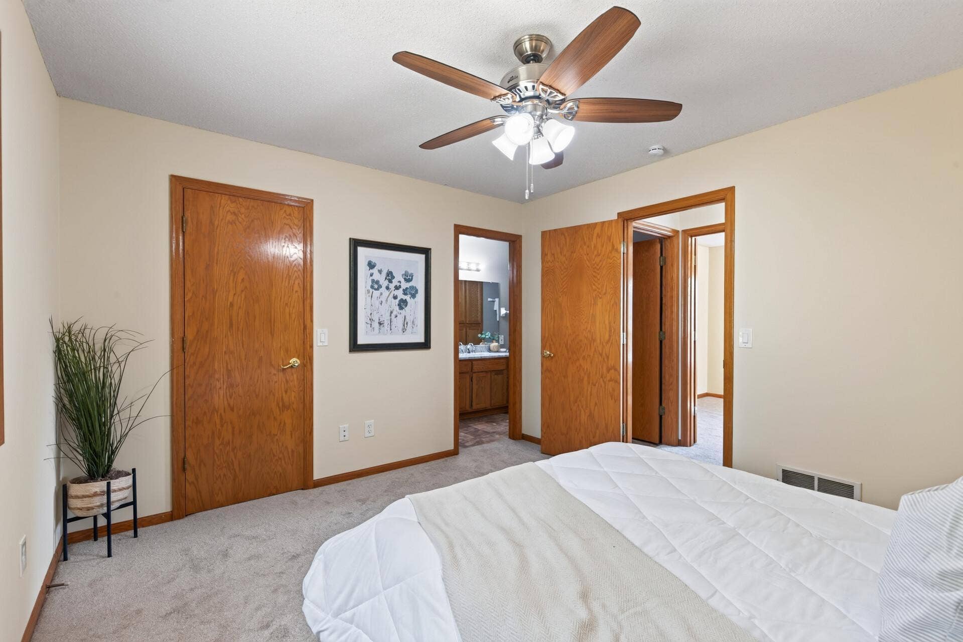 3900 51st Avenue N, Brooklyn Center, MN 55429 3900 51st Avenue N, Brooklyn Center, MN 55429