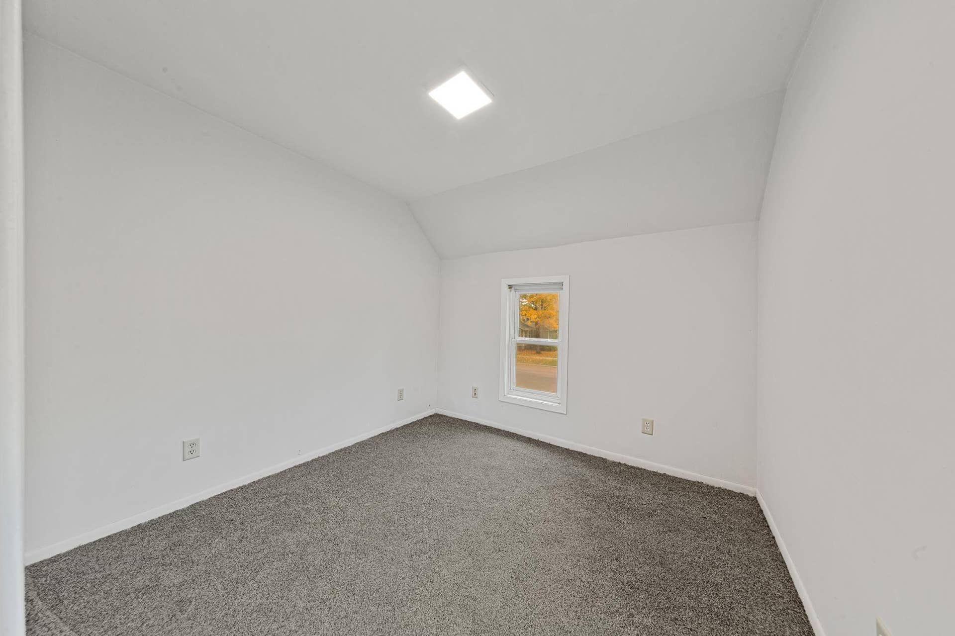 1519 N 4th Street, Mankato, MN 56001 28 bedroom 2.jpg