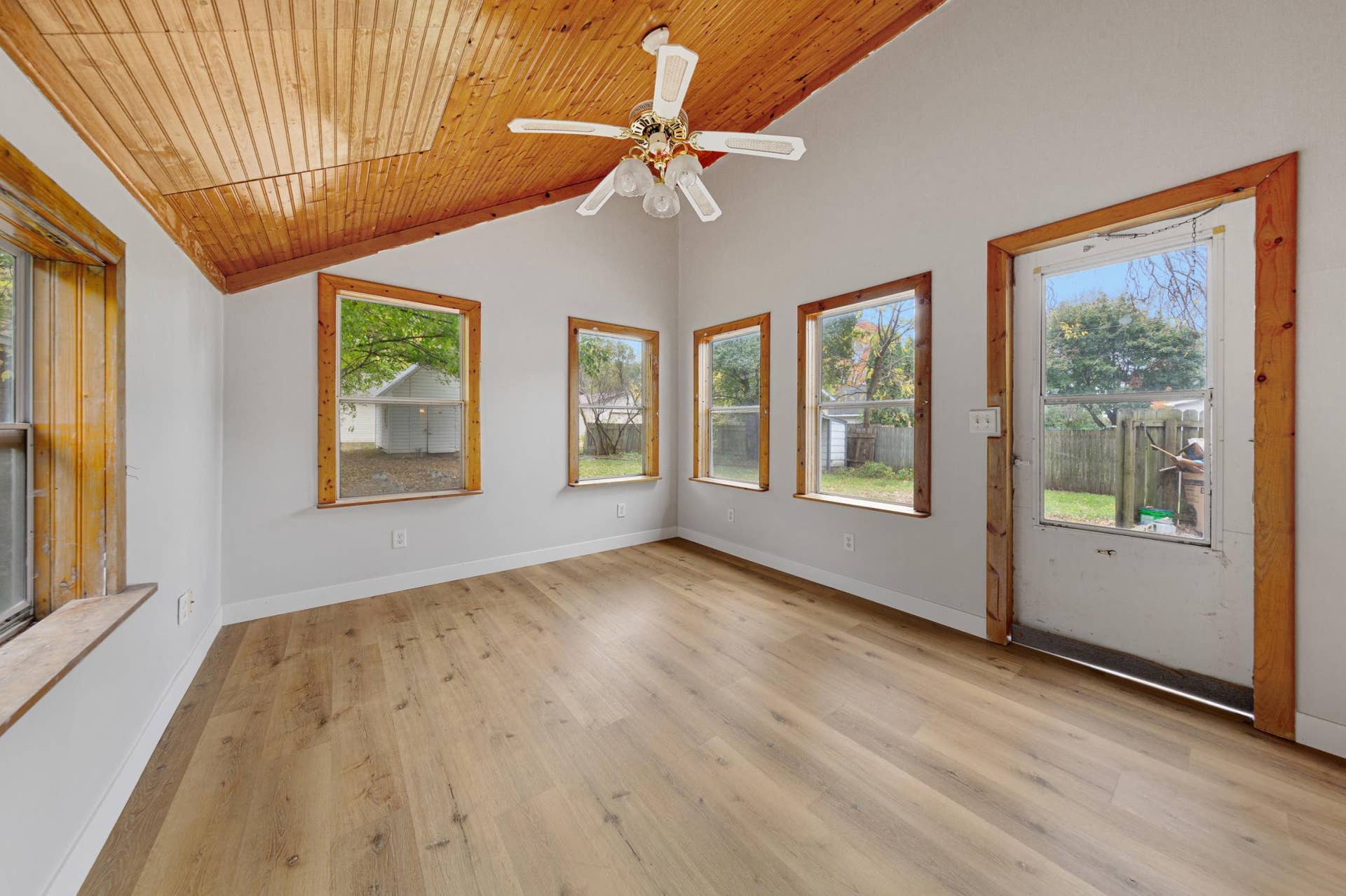 1519 N 4th Street, Mankato, MN 56001 26 3 seasons room.jpg