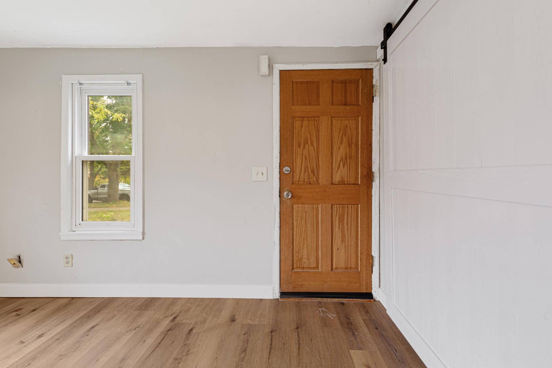 1519 N 4th Street, Mankato, MN 56001 11 entry.jpg