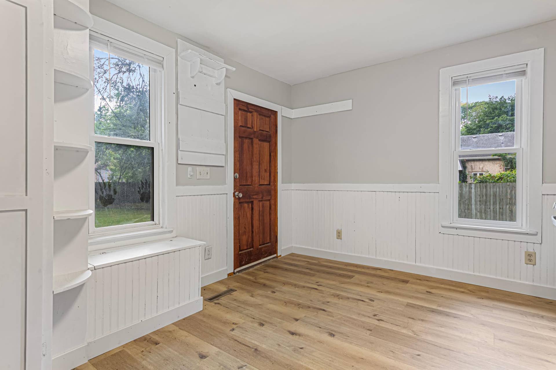 1519 N 4th Street, Mankato, MN 56001 23 breakfast nook_back entry.jpg