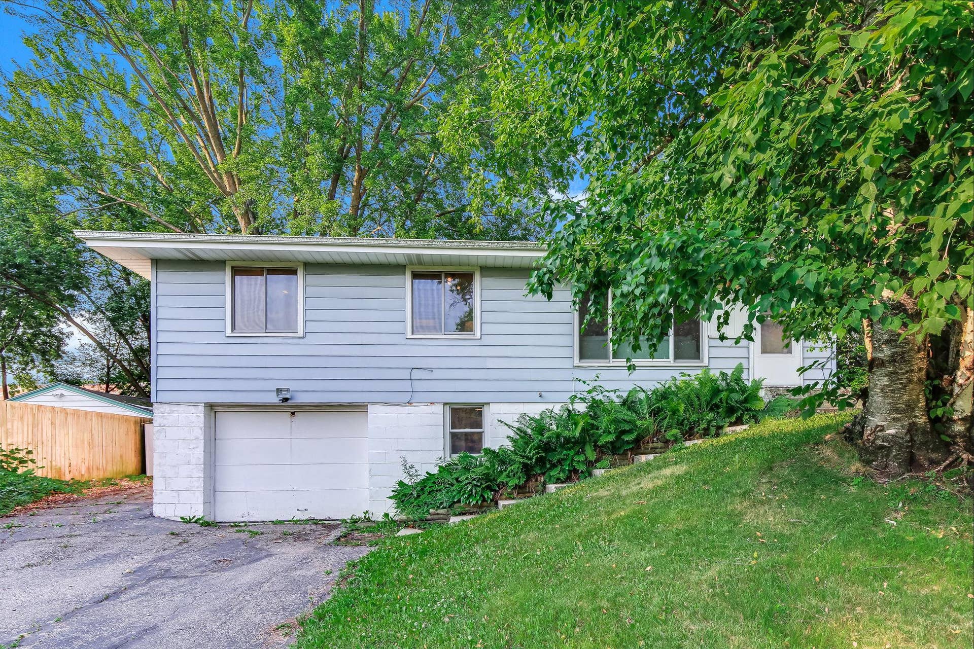 6481 Rath Drive, Woodbury, MN 55125 6481 Rath Drive, Woodbury, MN 55125