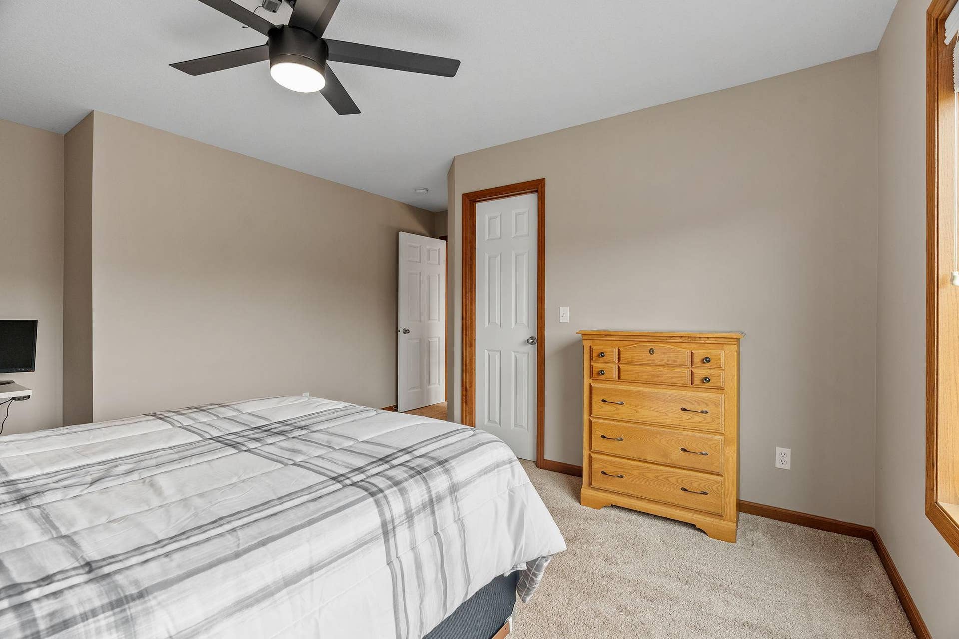 33-web-or-mls-950 Drew Dr-33.jpg