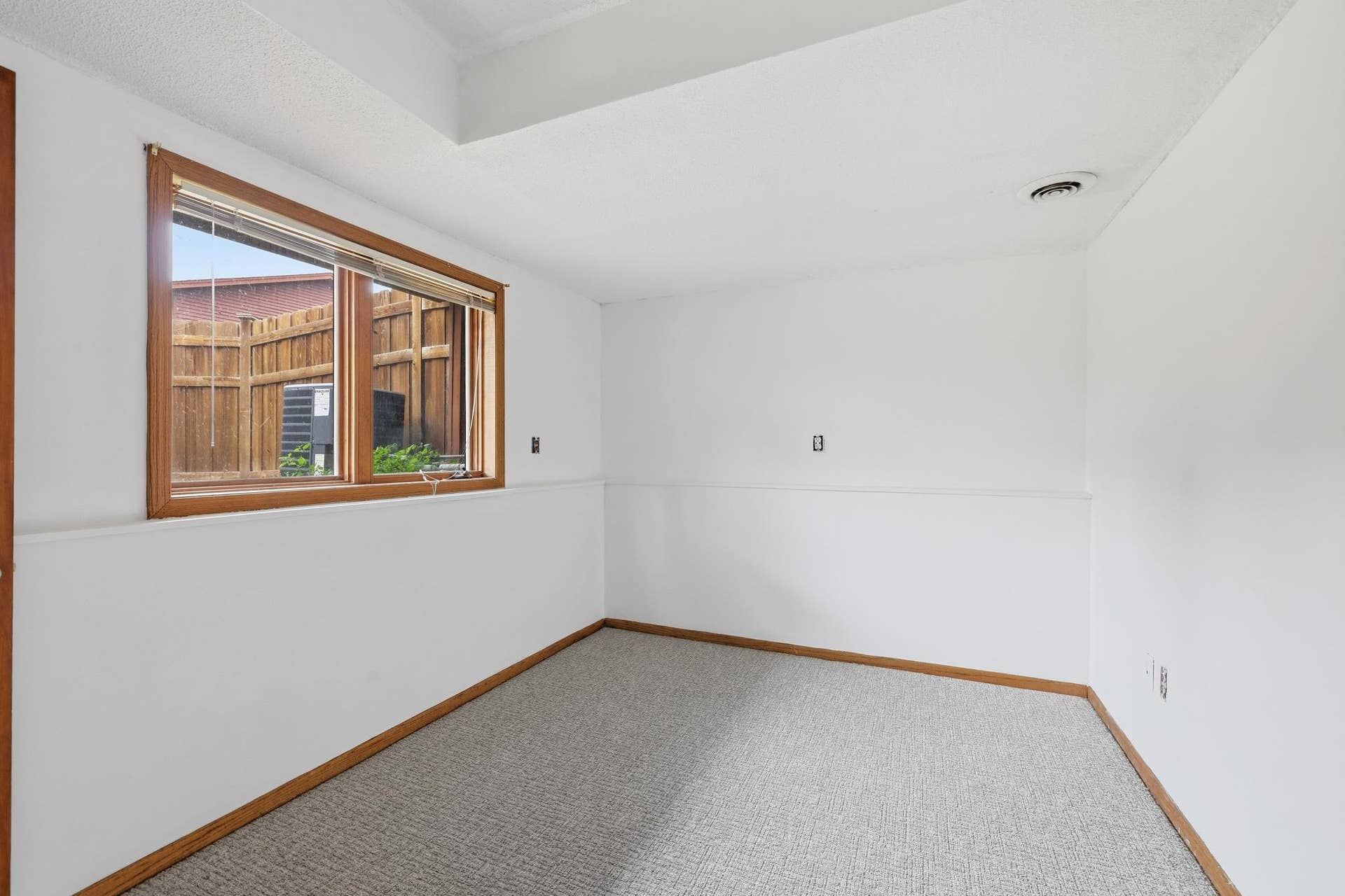 5361 Emerald Way, Apple Valley, MN 55124 5361 Emerald Way, Apple Valley, MN 55124