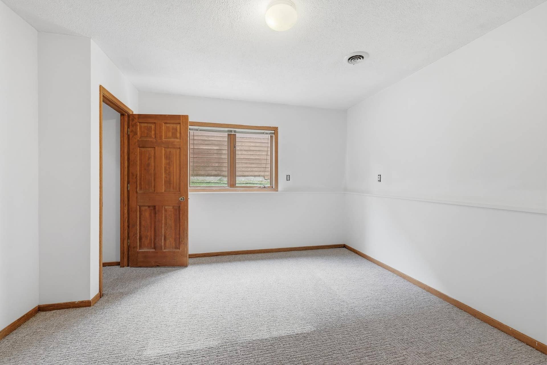 5361 Emerald Way, Apple Valley, MN 55124 5361 Emerald Way, Apple Valley, MN 55124
