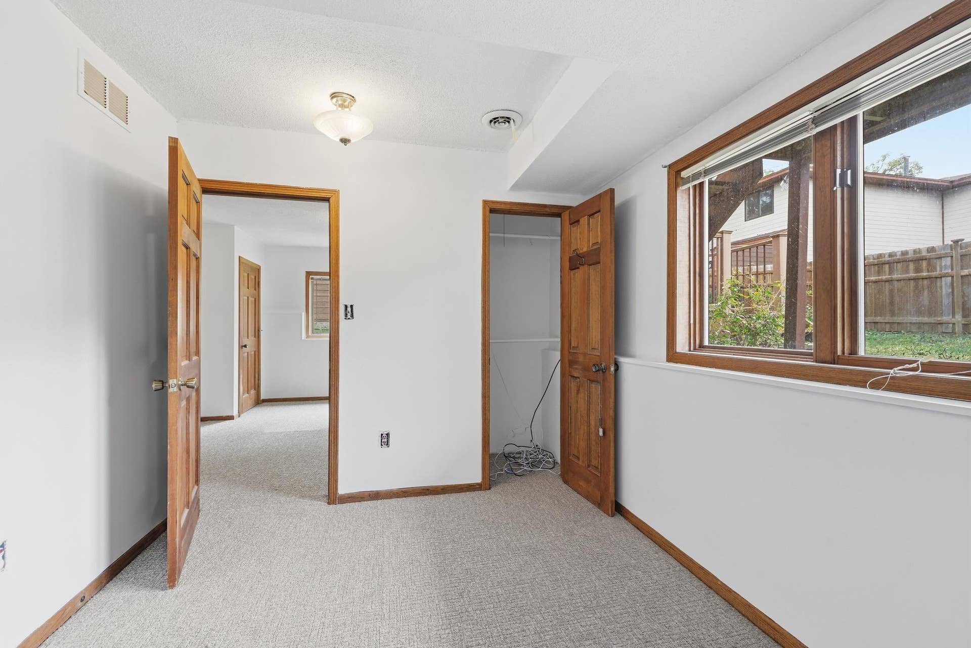 5361 Emerald Way, Apple Valley, MN 55124 5361 Emerald Way, Apple Valley, MN 55124