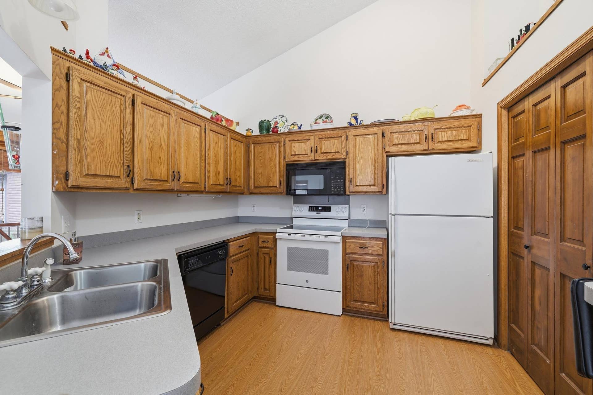 5361 Emerald Way, Apple Valley, MN 55124 5361 Emerald Way, Apple Valley, MN 55124