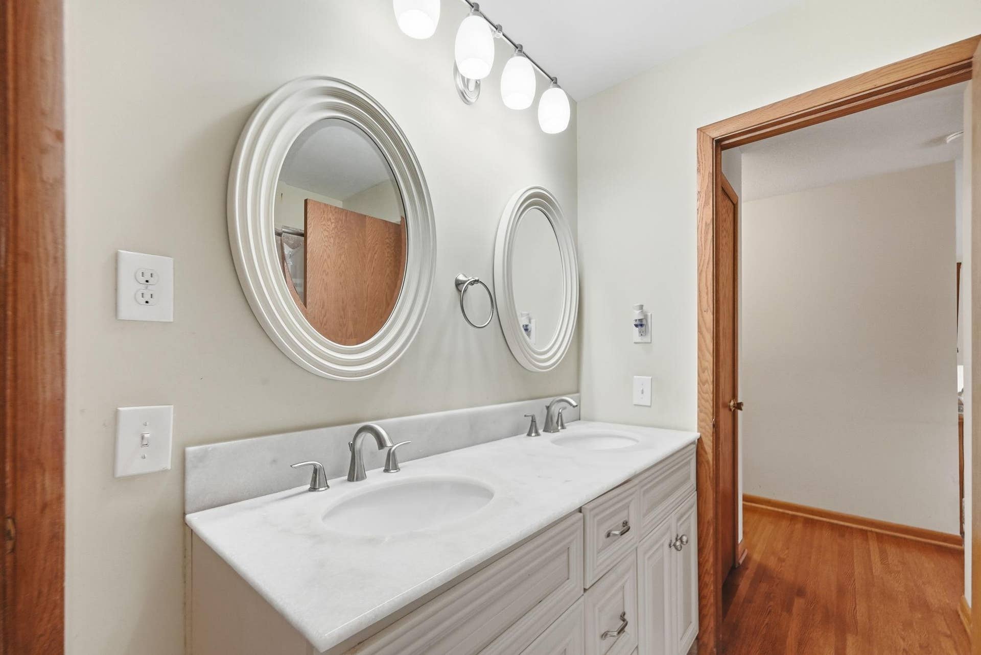 4636 Heritage Hills Drive, Bloomington, MN 55437 31-web-or-mls-DSC01621.jpg