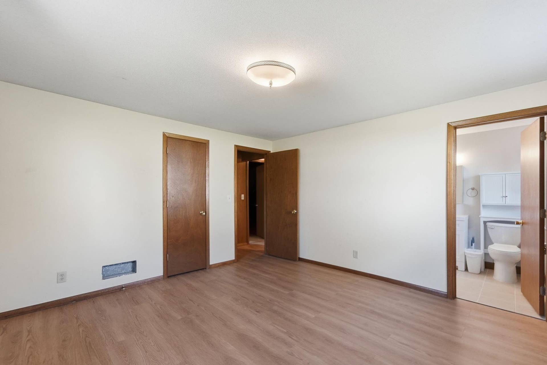 4636 Heritage Hills Drive, Bloomington, MN 55437 14-web-or-mls-DSC01526.jpg