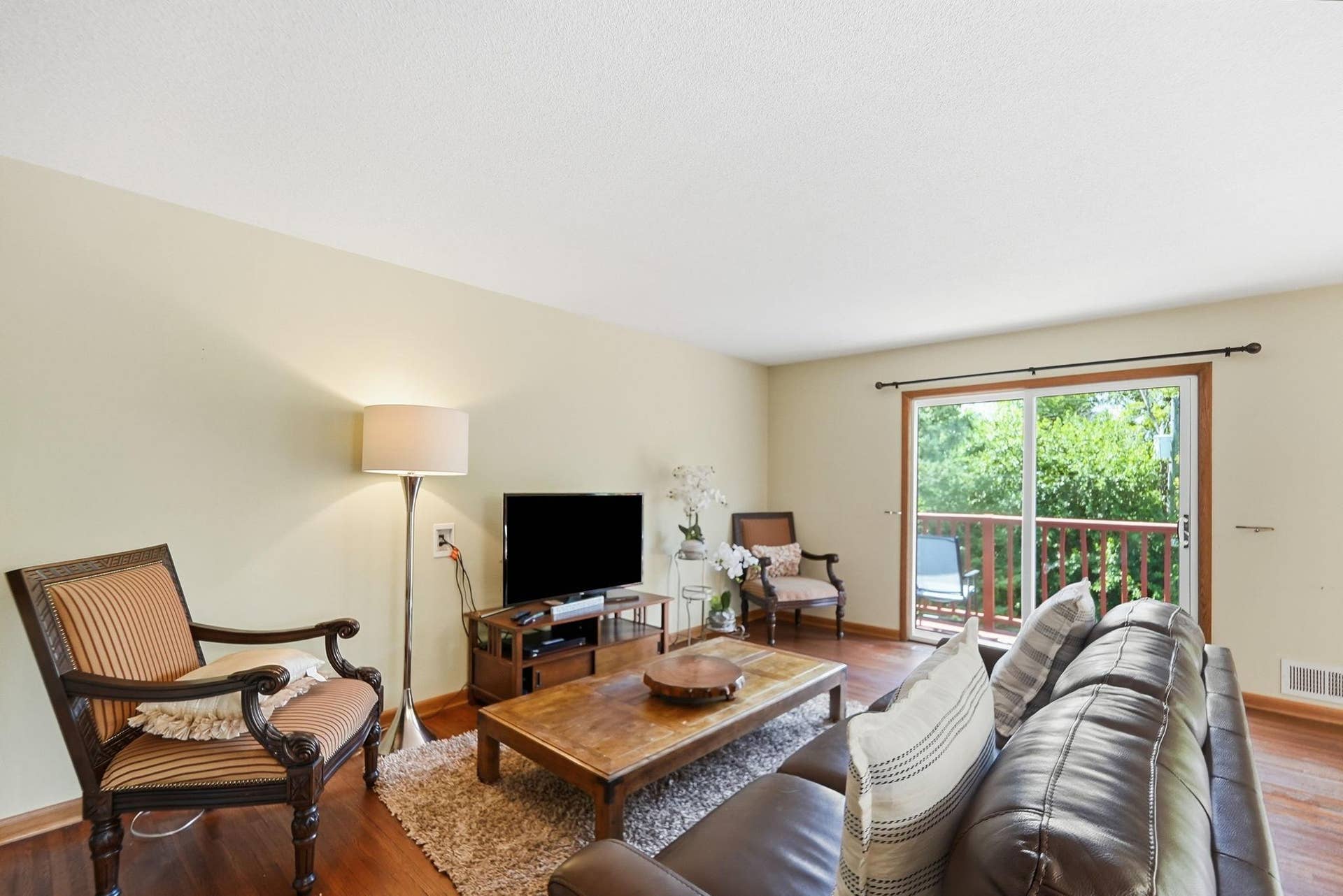 4636 Heritage Hills Drive, Bloomington, MN 55437 17-web-or-mls-DSC01546.jpg