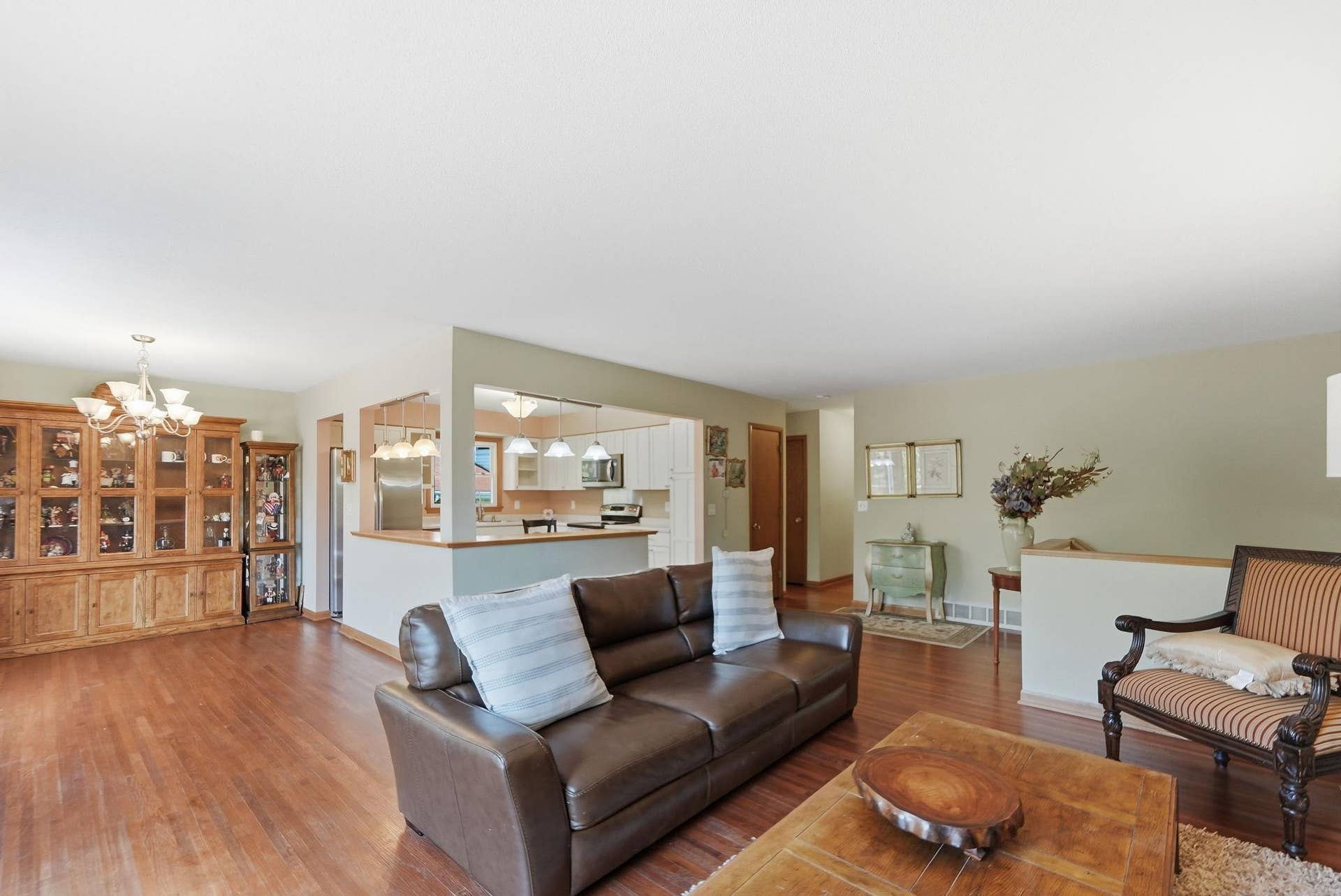 4636 Heritage Hills Drive, Bloomington, MN 55437 19-web-or-mls-DSC01556.jpg