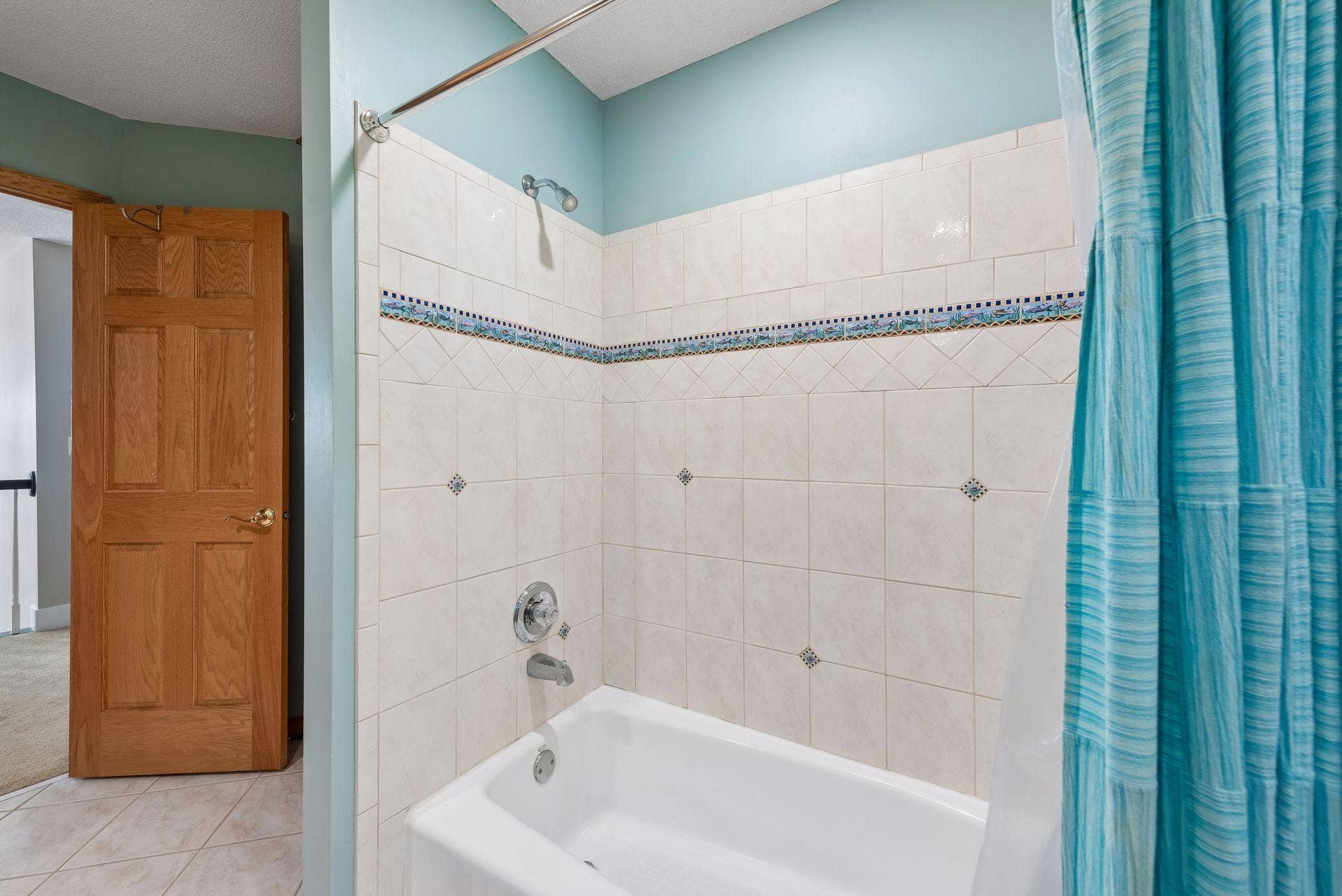 8235 Enclave Cove, Woodbury, MN 55125 Photo-046 (1).jpg