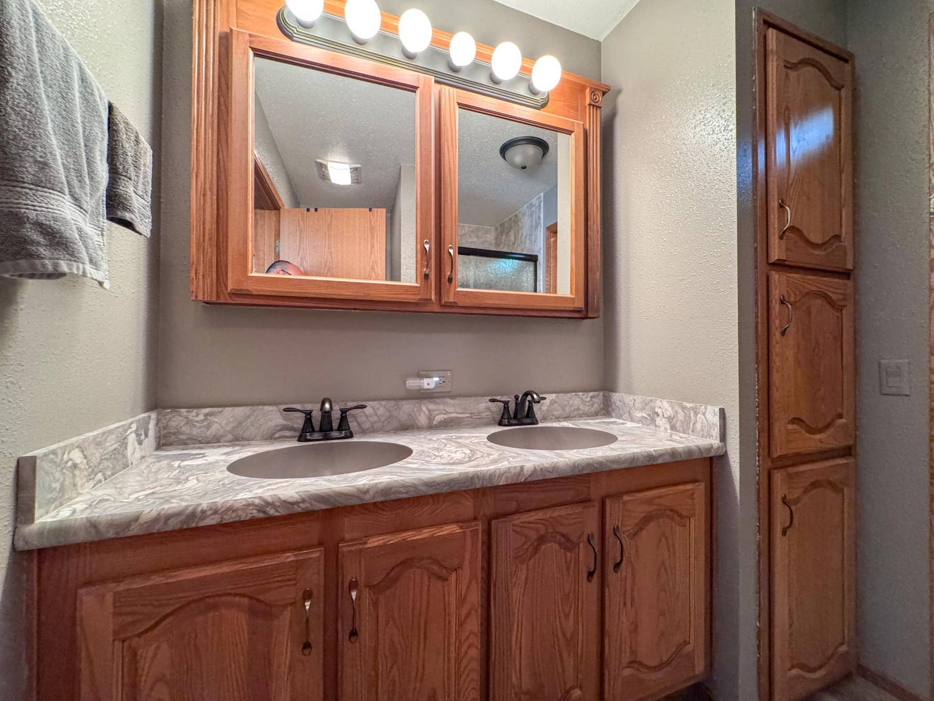 7775 Cardinal Road NW, Bemidji, MN 56601 primary bath