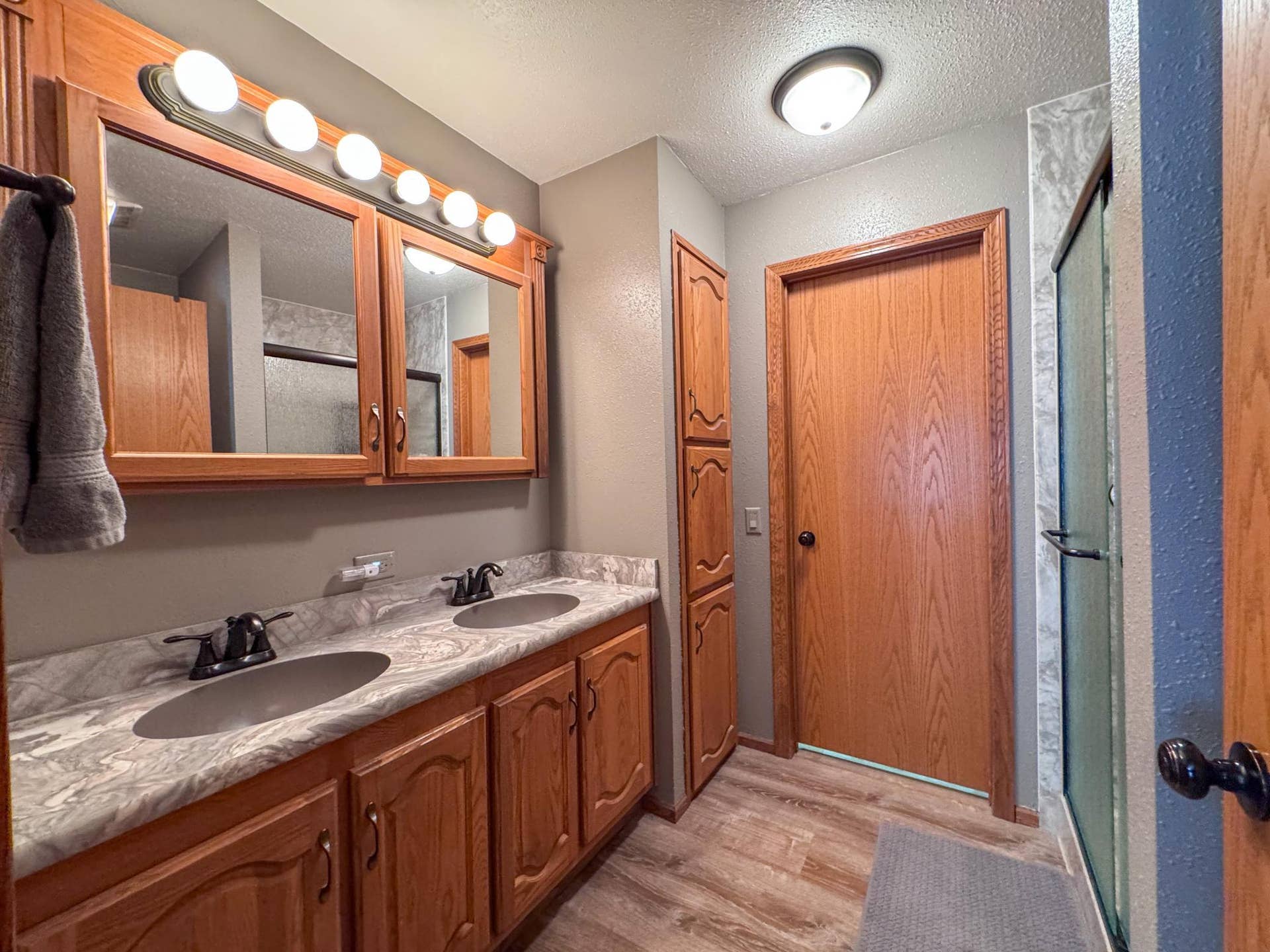7775 Cardinal Road NW, Bemidji, MN 56601 primary bath