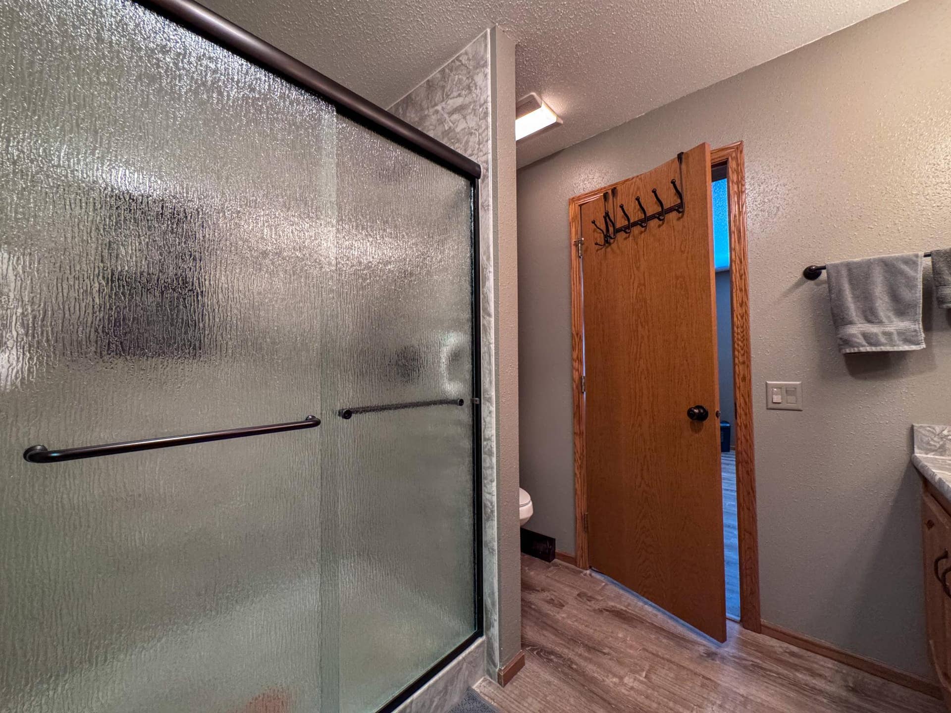7775 Cardinal Road NW, Bemidji, MN 56601 primary bath