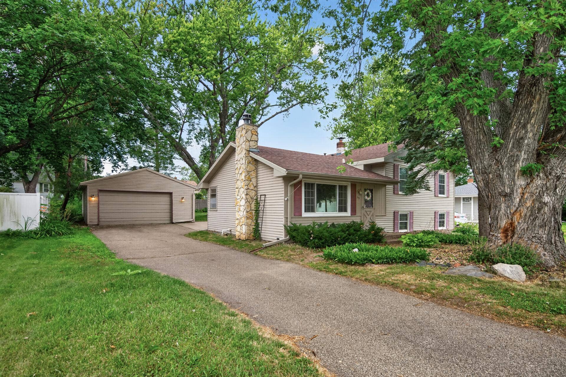 69 Dennis Lane N, Maplewood, MN 55119 03_69_Dennis3_mls.jpg