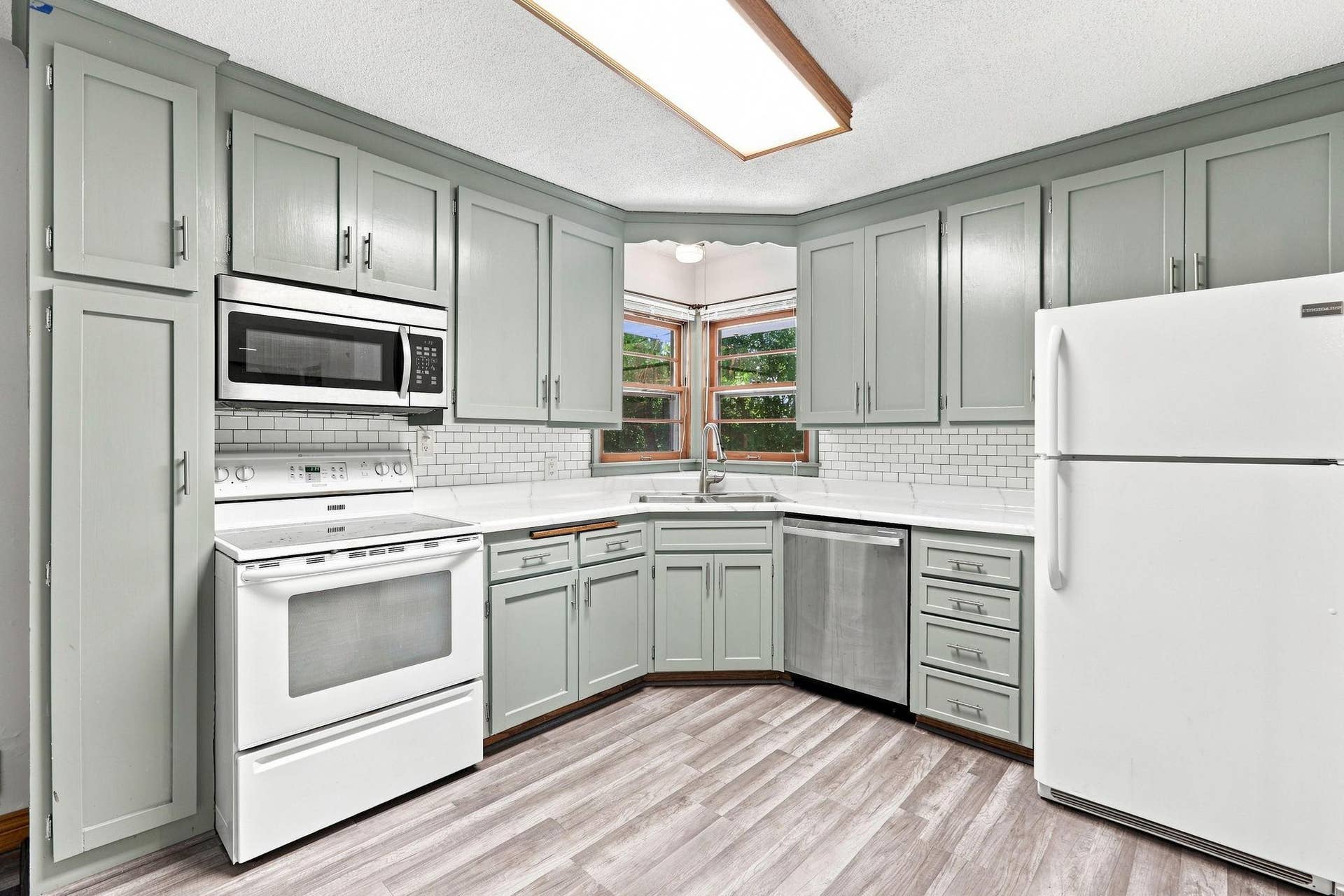 5355 Northport Drive, Brooklyn Center, MN 55429 5355 Northport Drive, Brooklyn Center, MN 55429